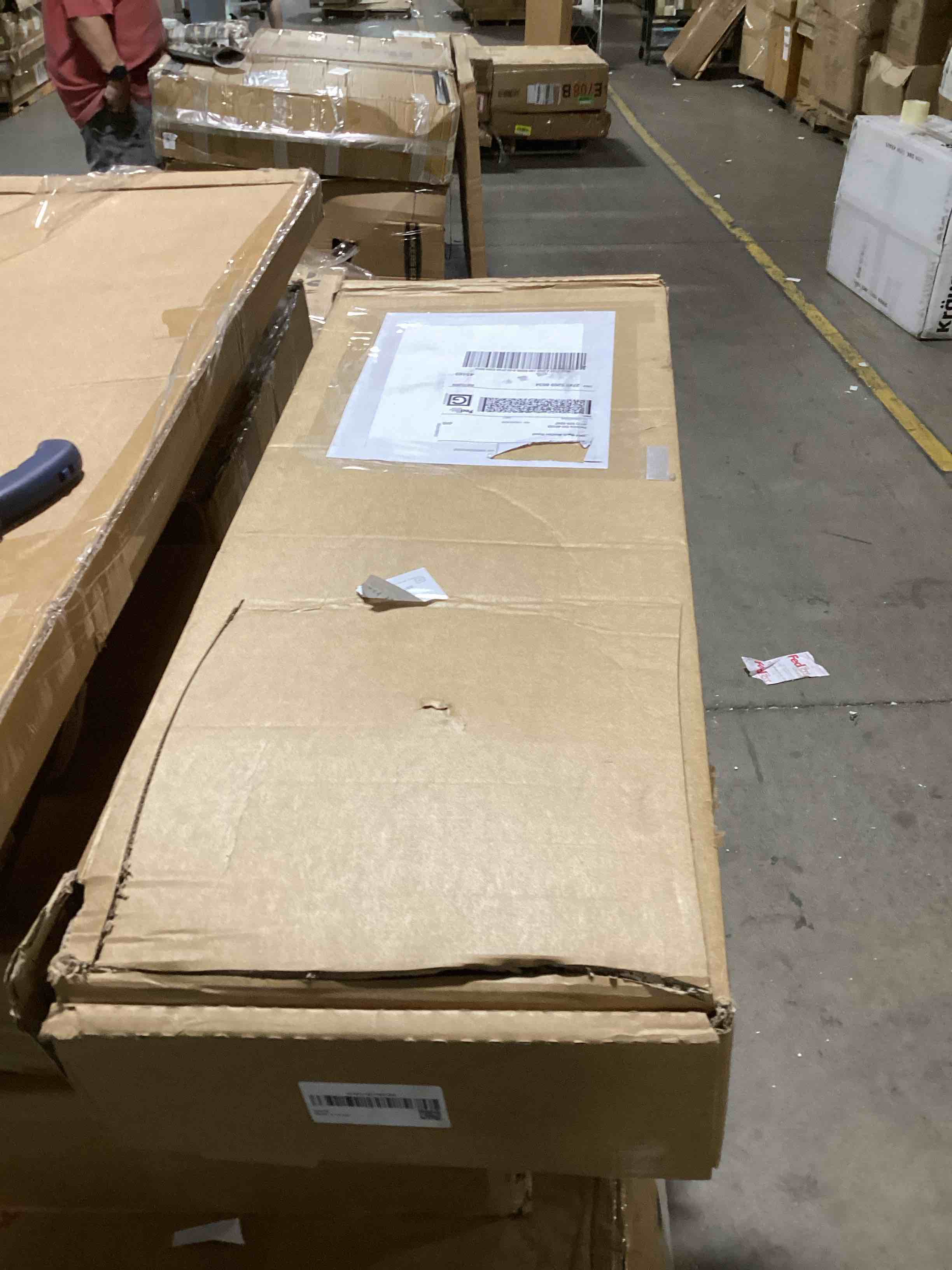 https://s3.amazonaws.com/lotting-images-prod/bidfta/YEL6588139_1718395143010.jpeg