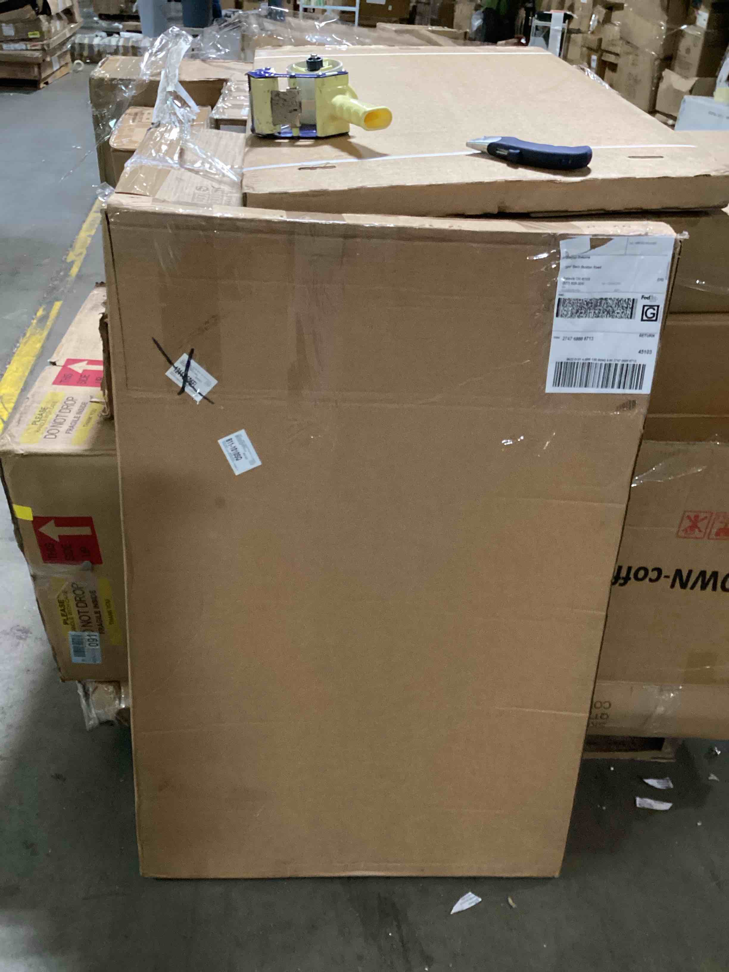 https://s3.amazonaws.com/lotting-images-prod/bidfta/YEL6588141_1718395553455.jpeg