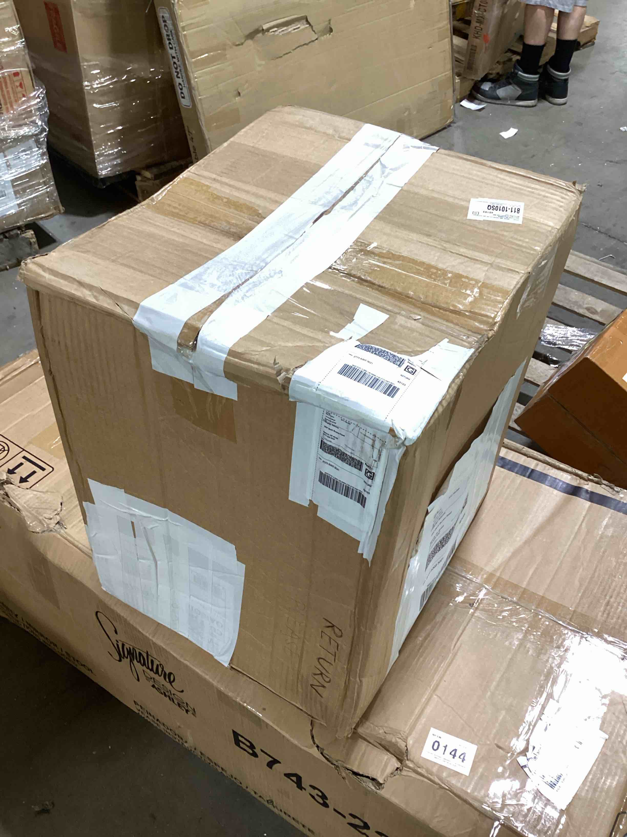 https://s3.amazonaws.com/lotting-images-prod/bidfta/YEL6589666_1724432622605.jpeg