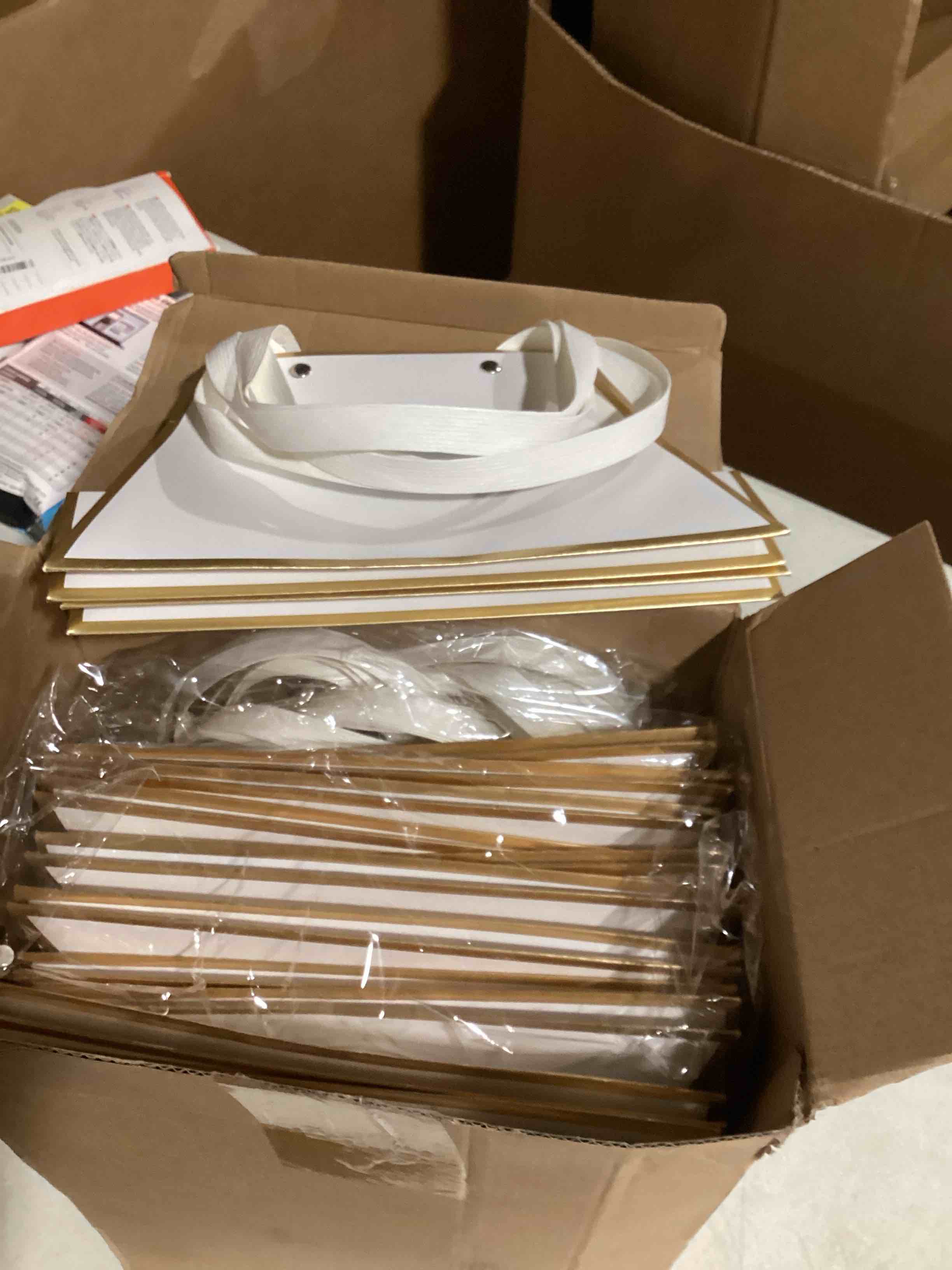 https://s3.amazonaws.com/lotting-images-prod/bidfta/YEL6591760_1717175105965.jpeg