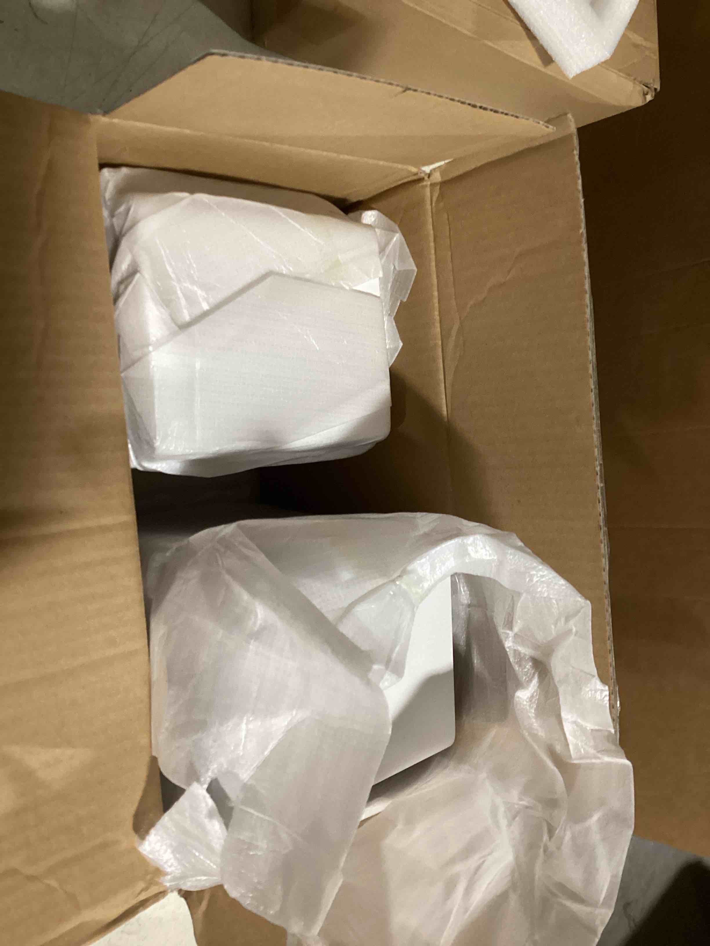 https://s3.amazonaws.com/lotting-images-prod/bidfta/YEL6591761_1717175021613.jpeg