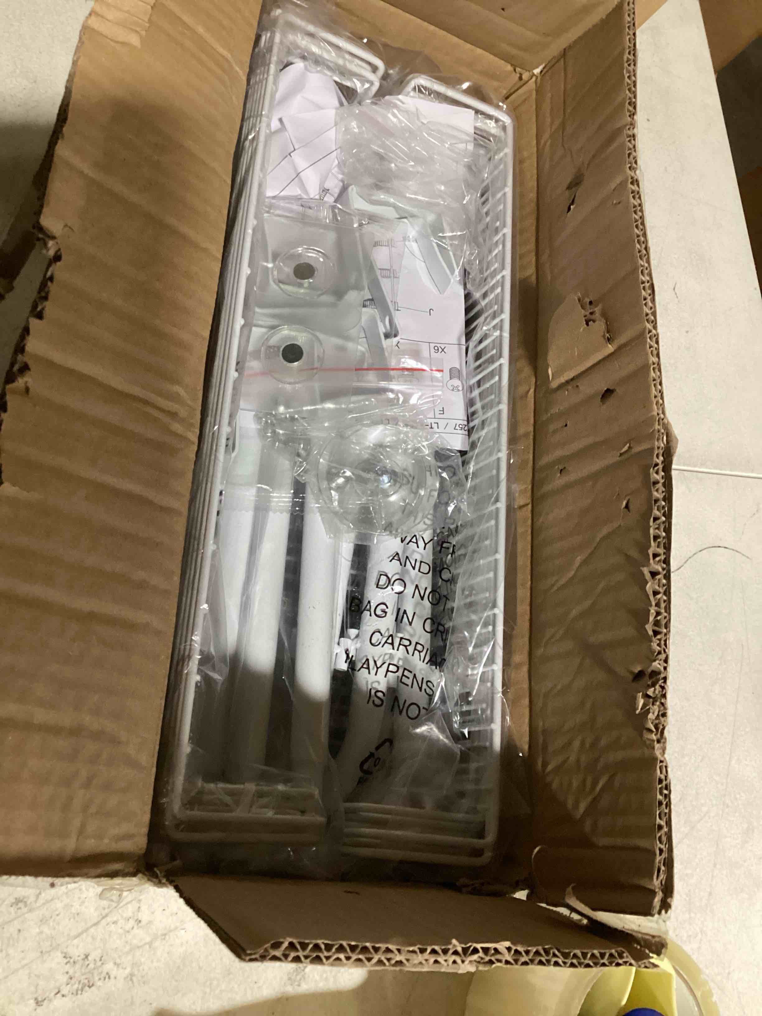https://s3.amazonaws.com/lotting-images-prod/bidfta/YEL6591775_1717176829908.jpeg