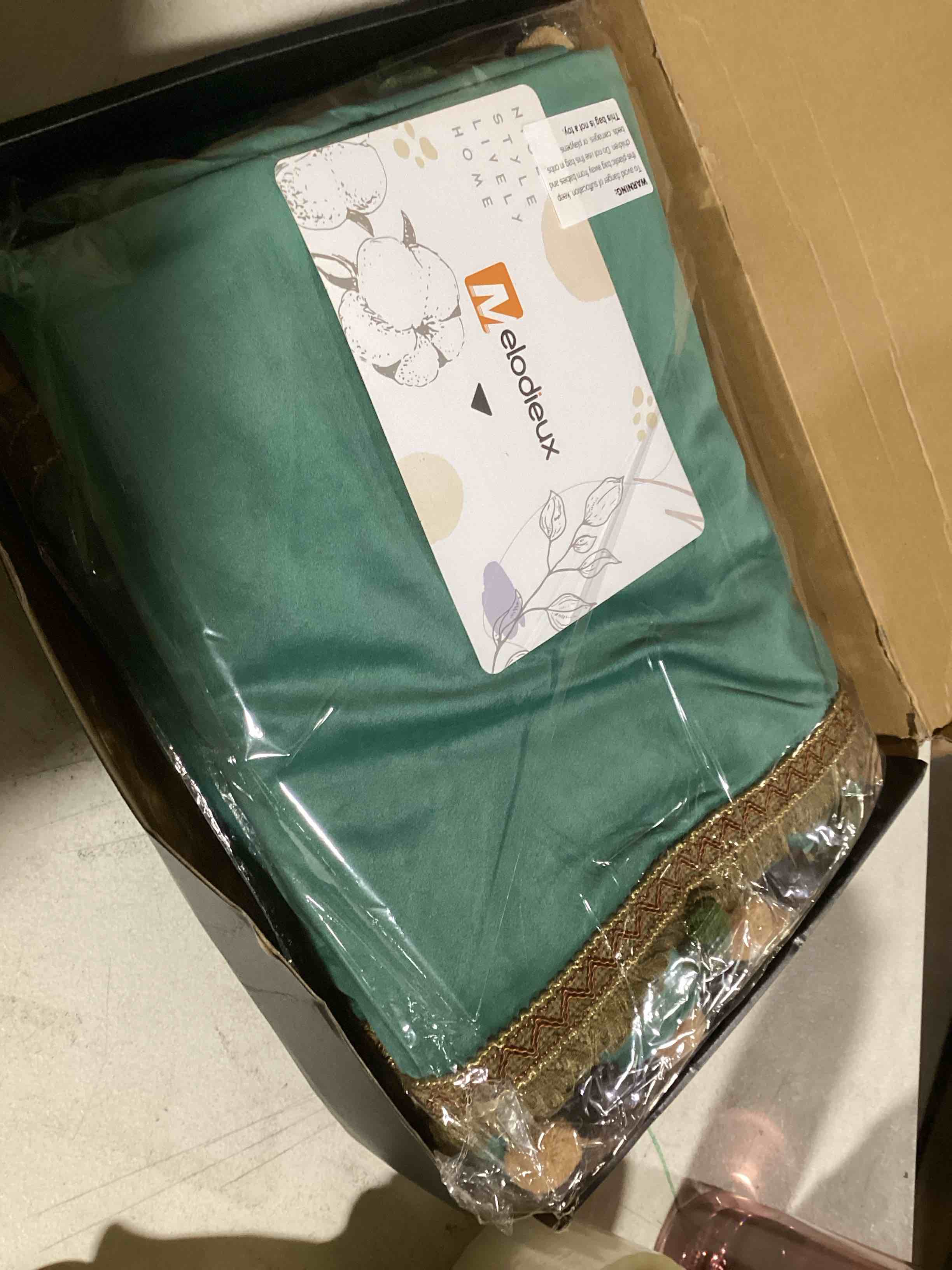 https://s3.amazonaws.com/lotting-images-prod/bidfta/YEL6592150_1717426685132.jpeg