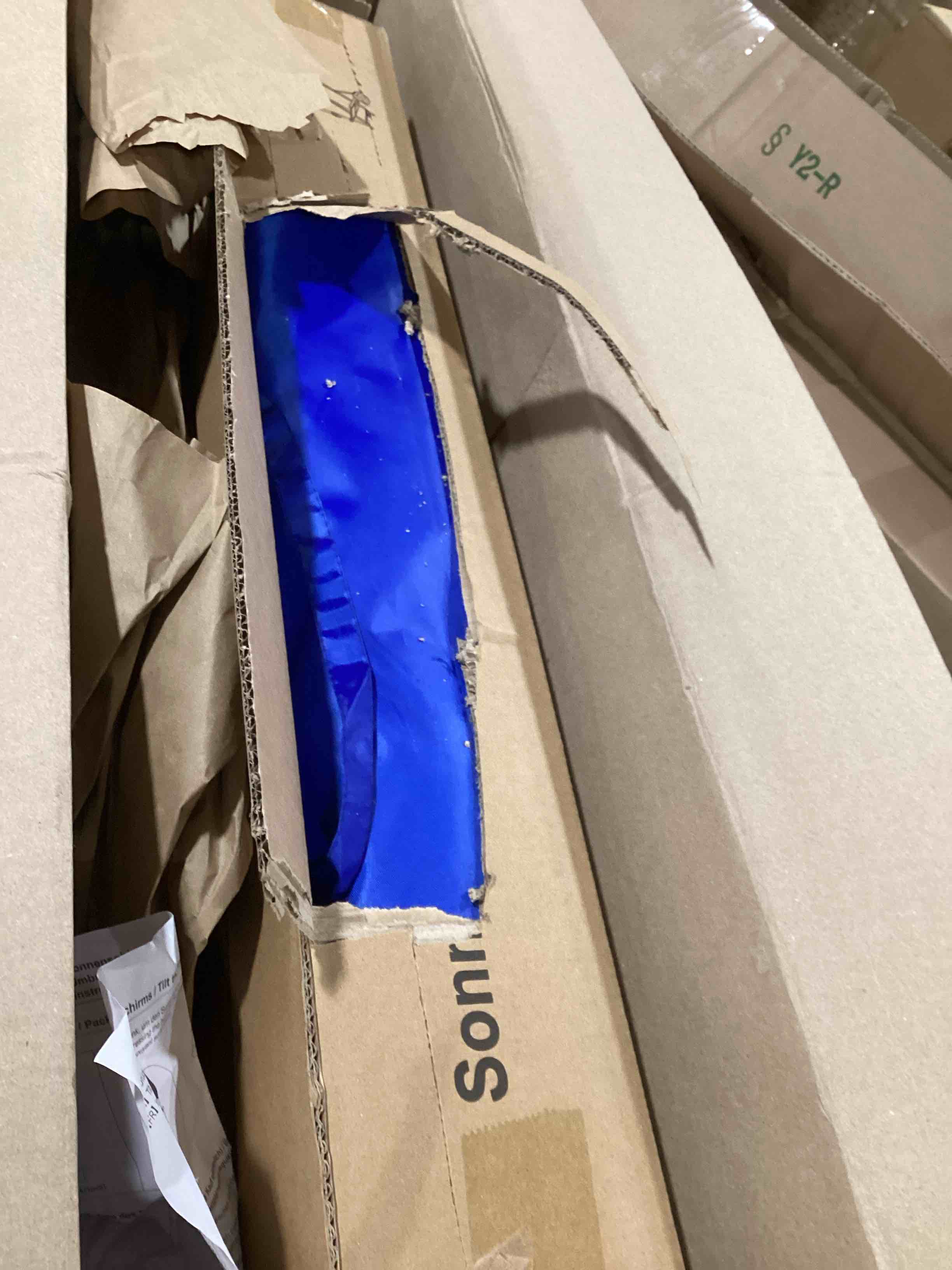 https://s3.amazonaws.com/lotting-images-prod/bidfta/YEL6592883_1718029804348.jpeg