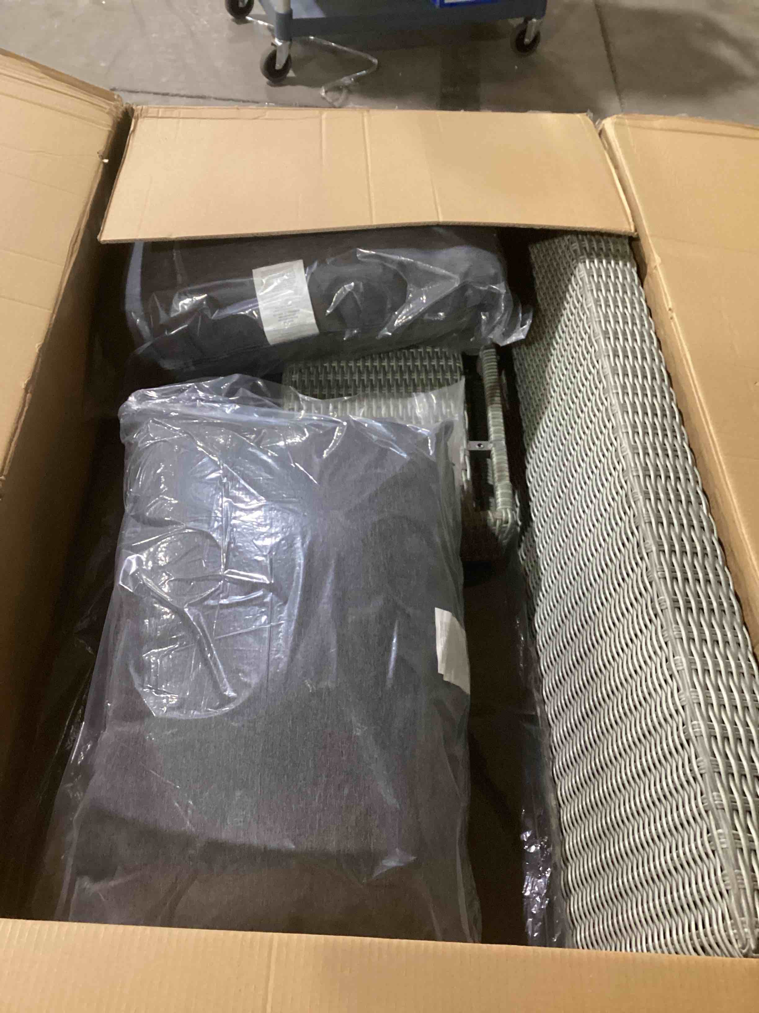 https://s3.amazonaws.com/lotting-images-prod/bidfta/YEL6593170_1717771083719.jpeg