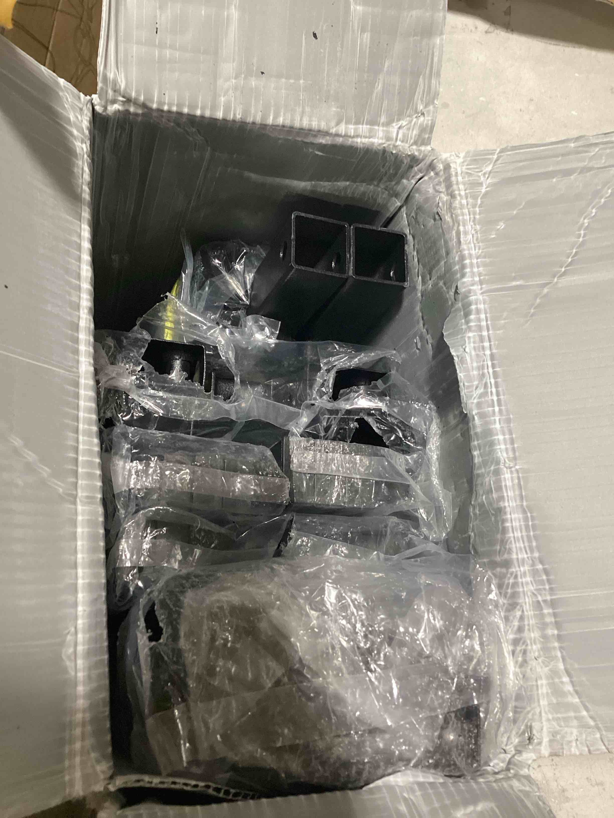 https://s3.amazonaws.com/lotting-images-prod/bidfta/YEL6594102_1718306388054.jpeg