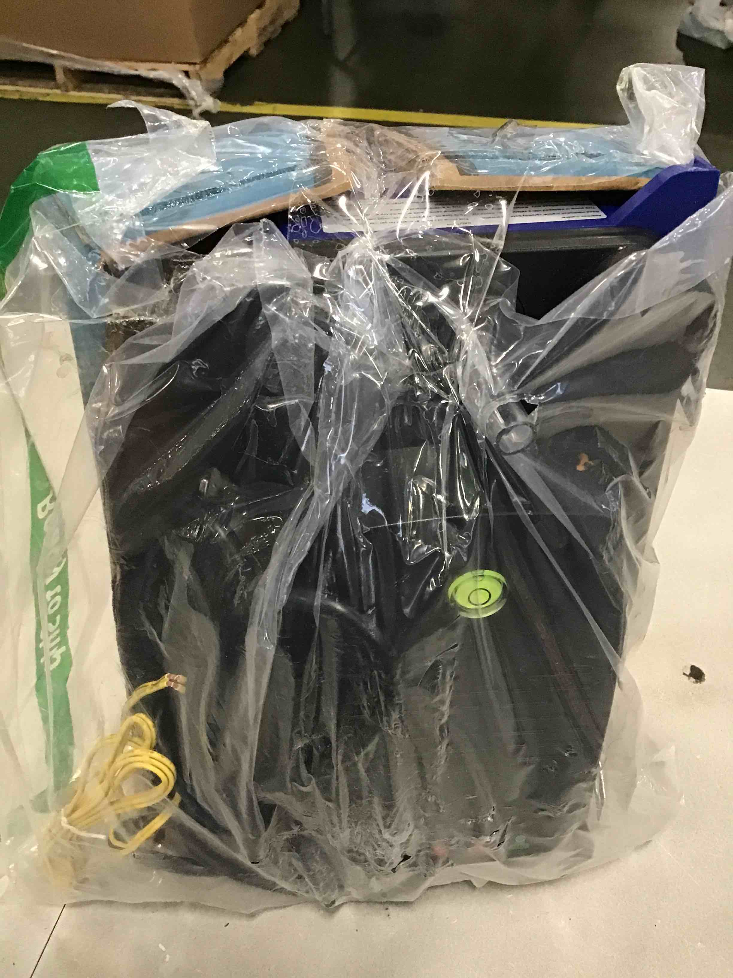 https://s3.amazonaws.com/lotting-images-prod/bidfta/YEL6595949_1716031023168.jpeg