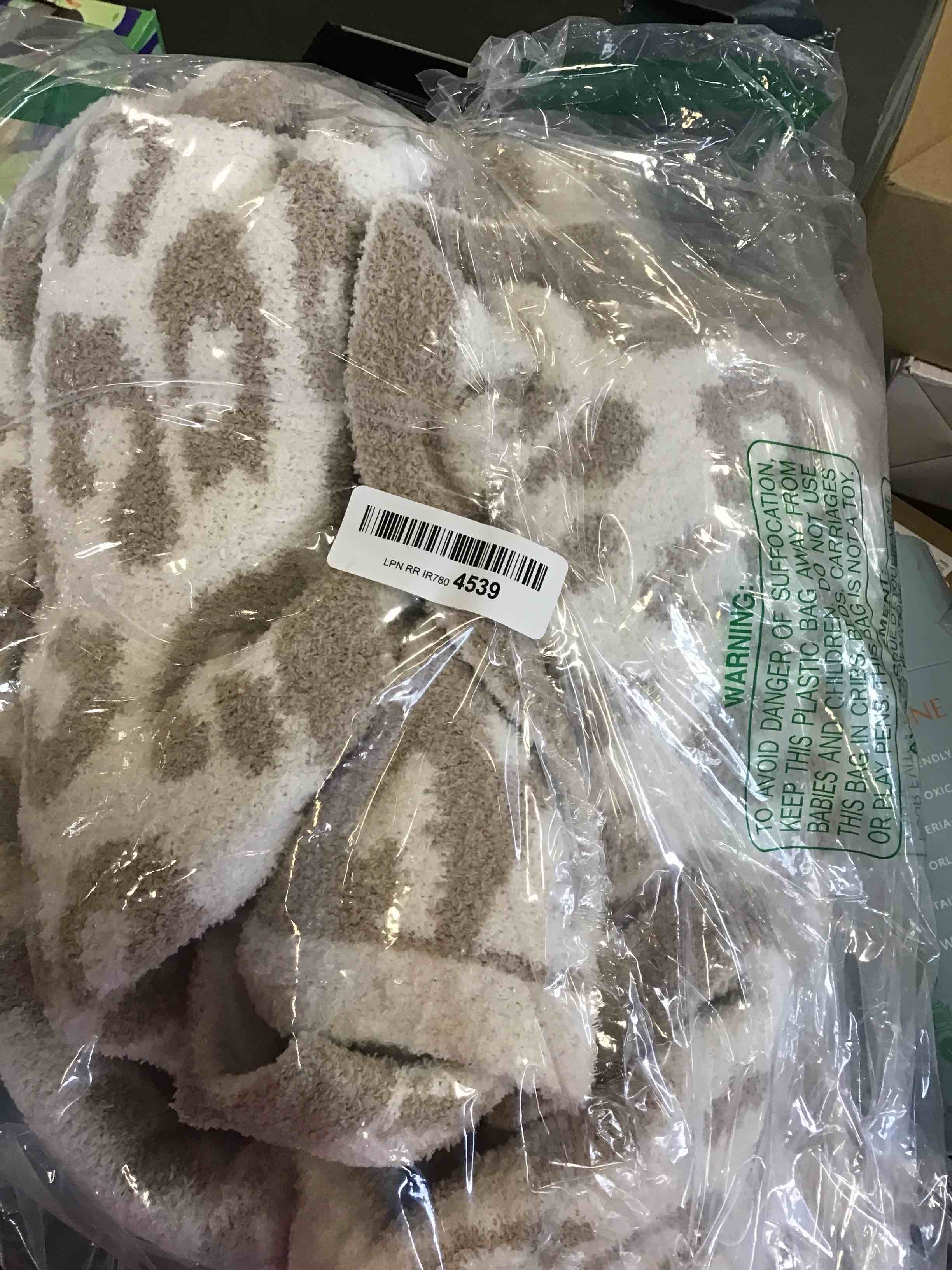 https://s3.amazonaws.com/lotting-images-prod/bidfta/YEL6596917_1716309376211.jpeg