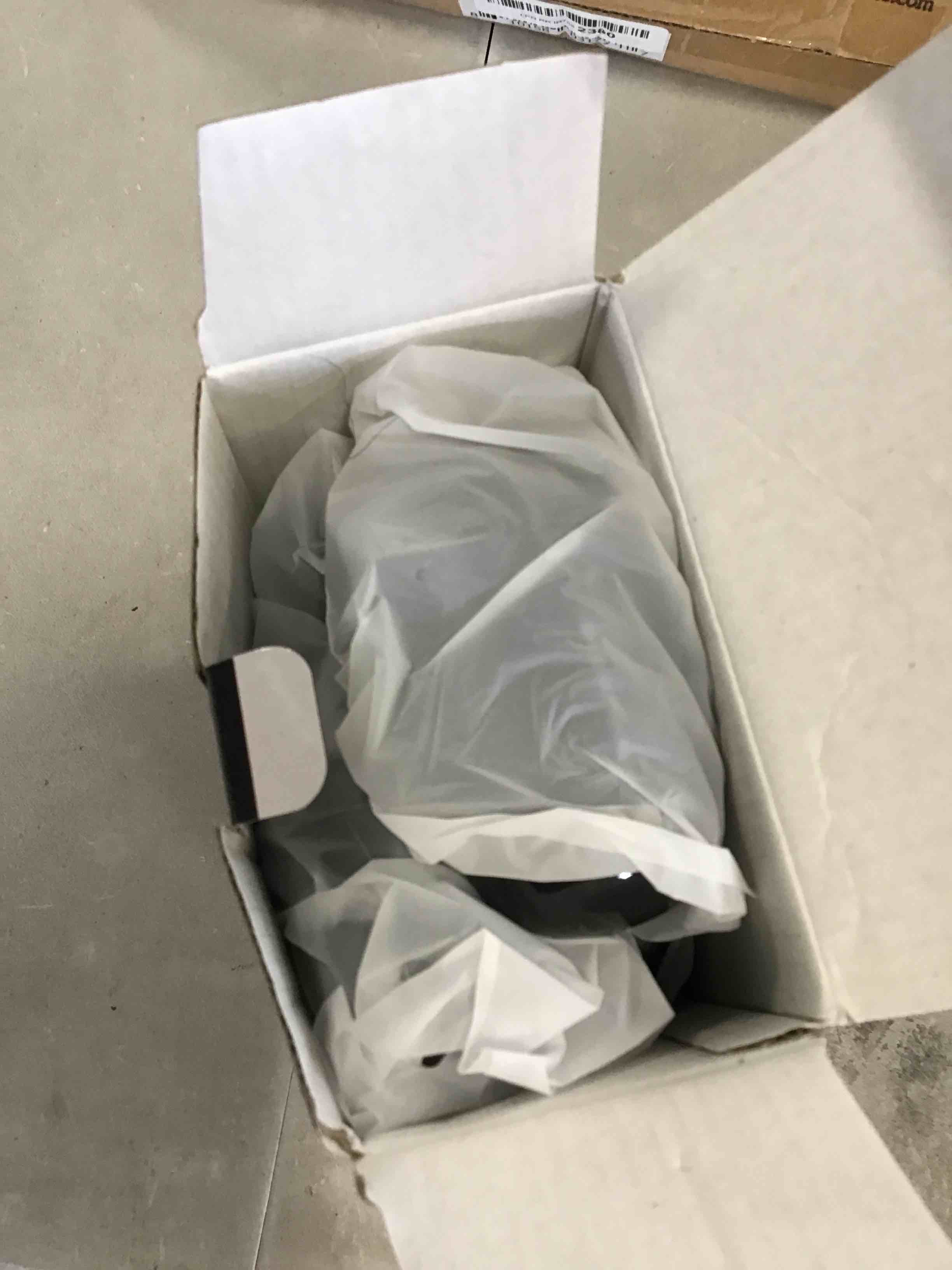 https://s3.amazonaws.com/lotting-images-prod/bidfta/YEL6597010_1716315923138.jpeg