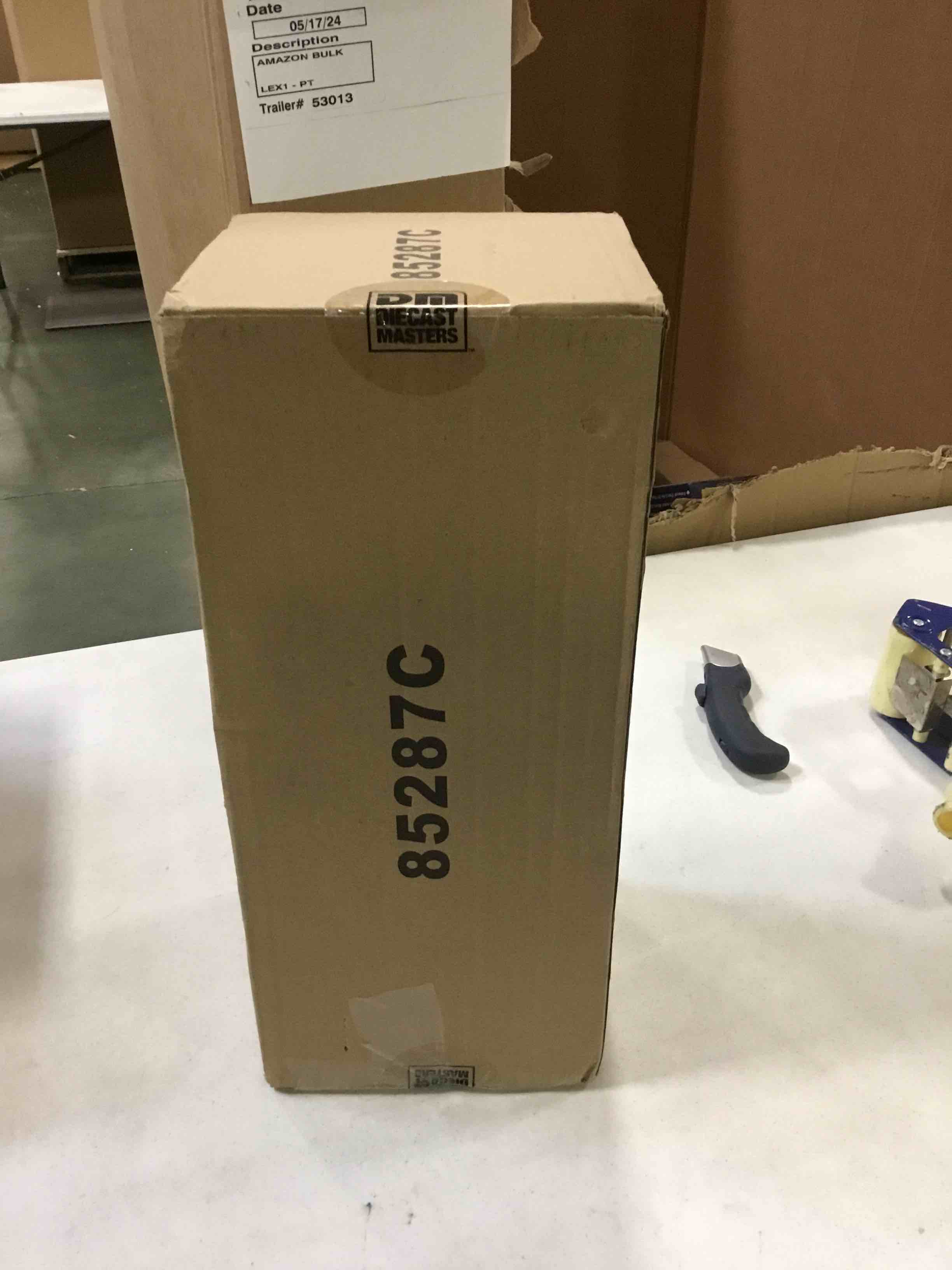 https://s3.amazonaws.com/lotting-images-prod/bidfta/YEL6597890_1716408739152.jpeg