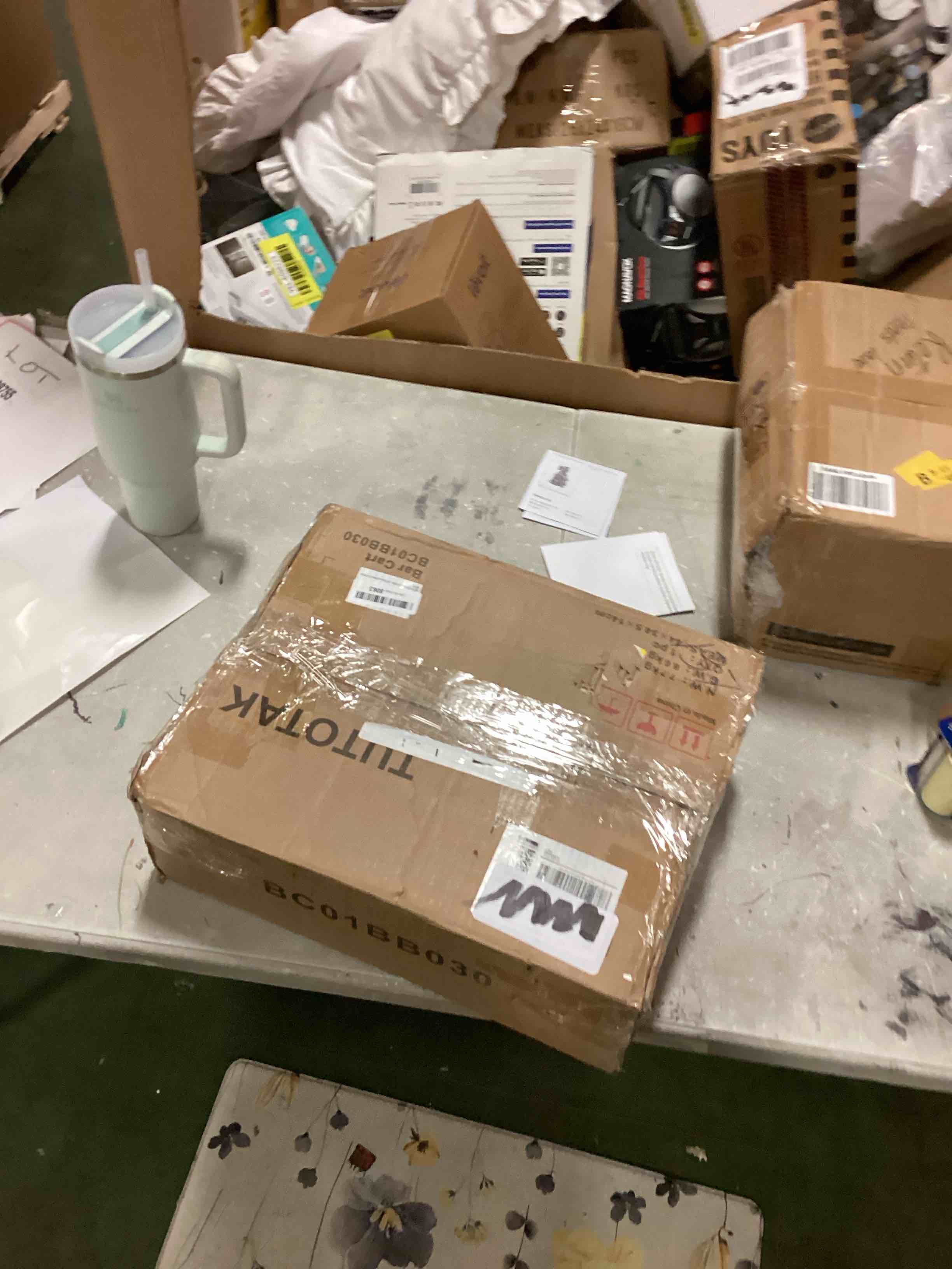 https://s3.amazonaws.com/lotting-images-prod/bidfta/YEL6598239_1716552584889.jpeg