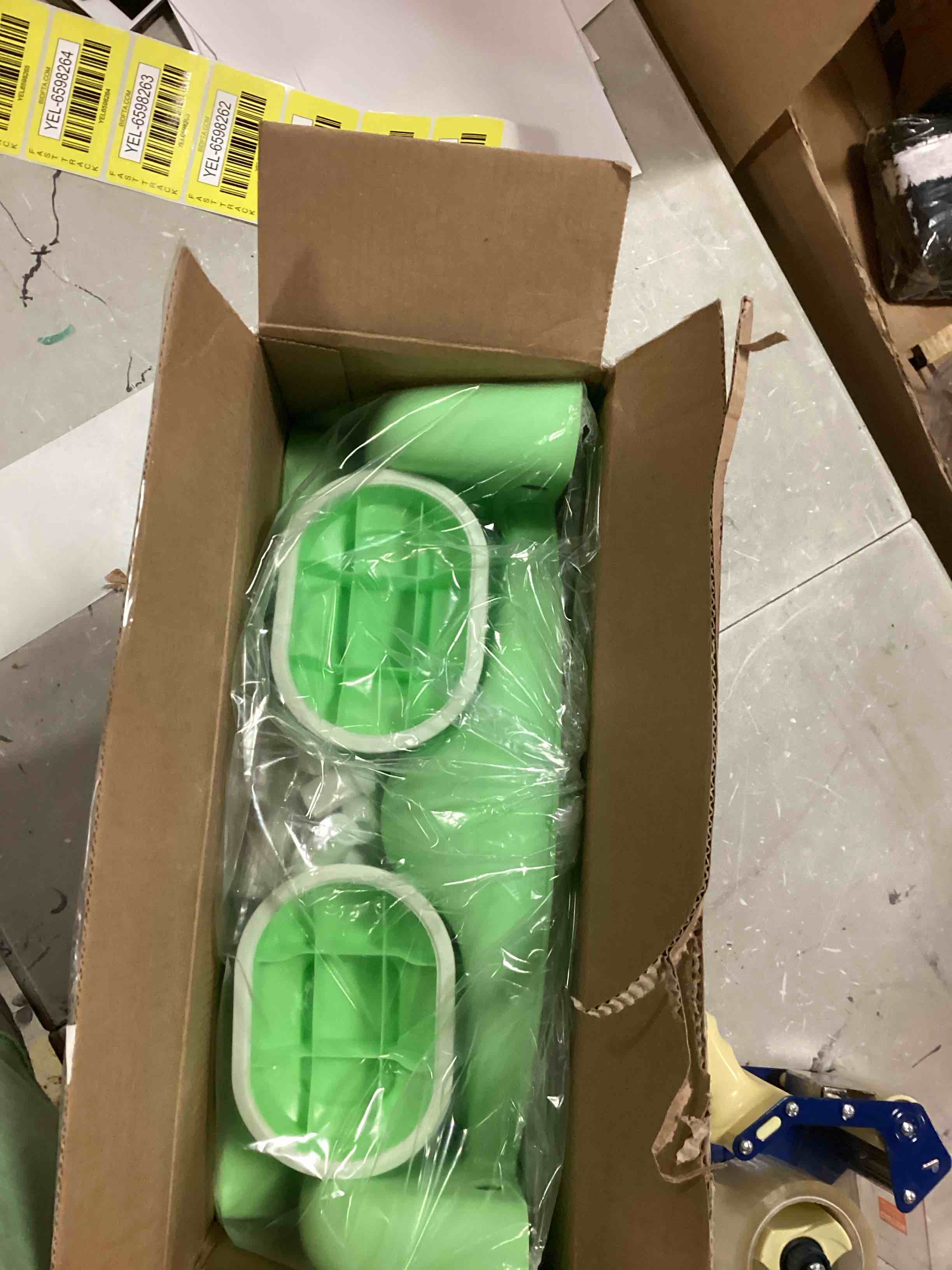 https://s3.amazonaws.com/lotting-images-prod/bidfta/YEL6598259_1716553952109.jpeg