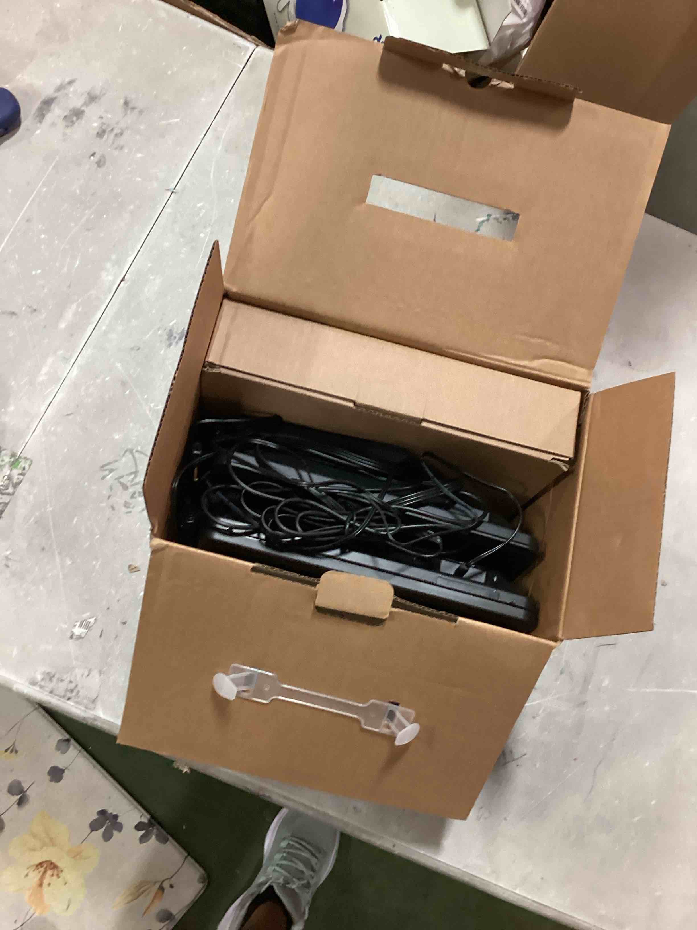 https://s3.amazonaws.com/lotting-images-prod/bidfta/YEL6598312_1716558139656.jpeg
