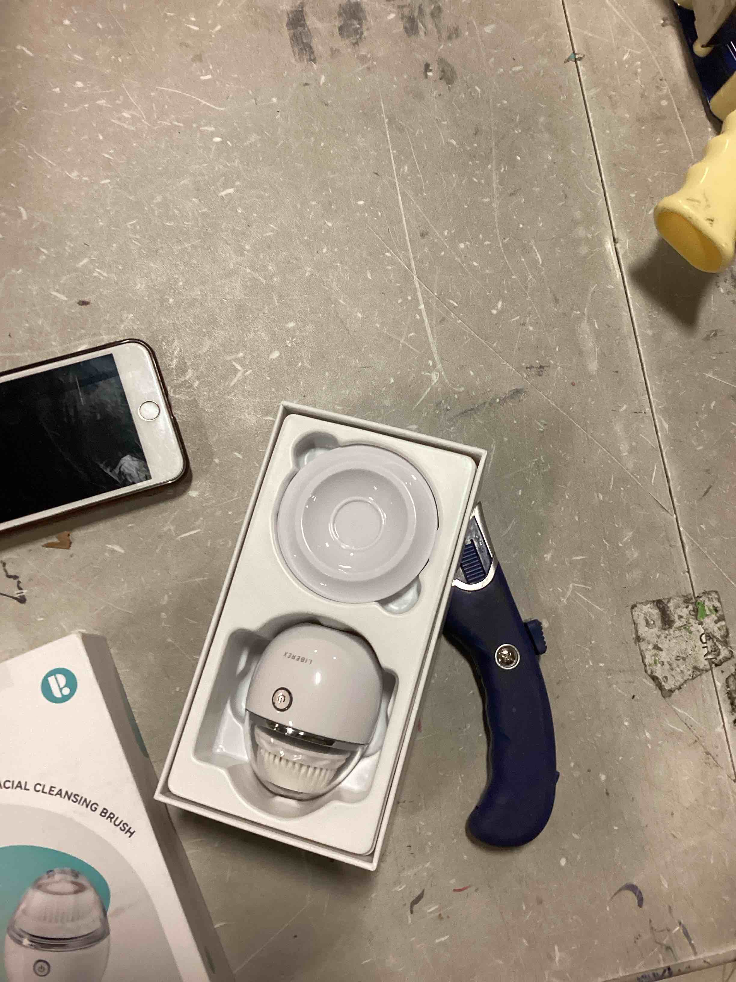 https://s3.amazonaws.com/lotting-images-prod/bidfta/YEL6598317_1716558429259.jpeg