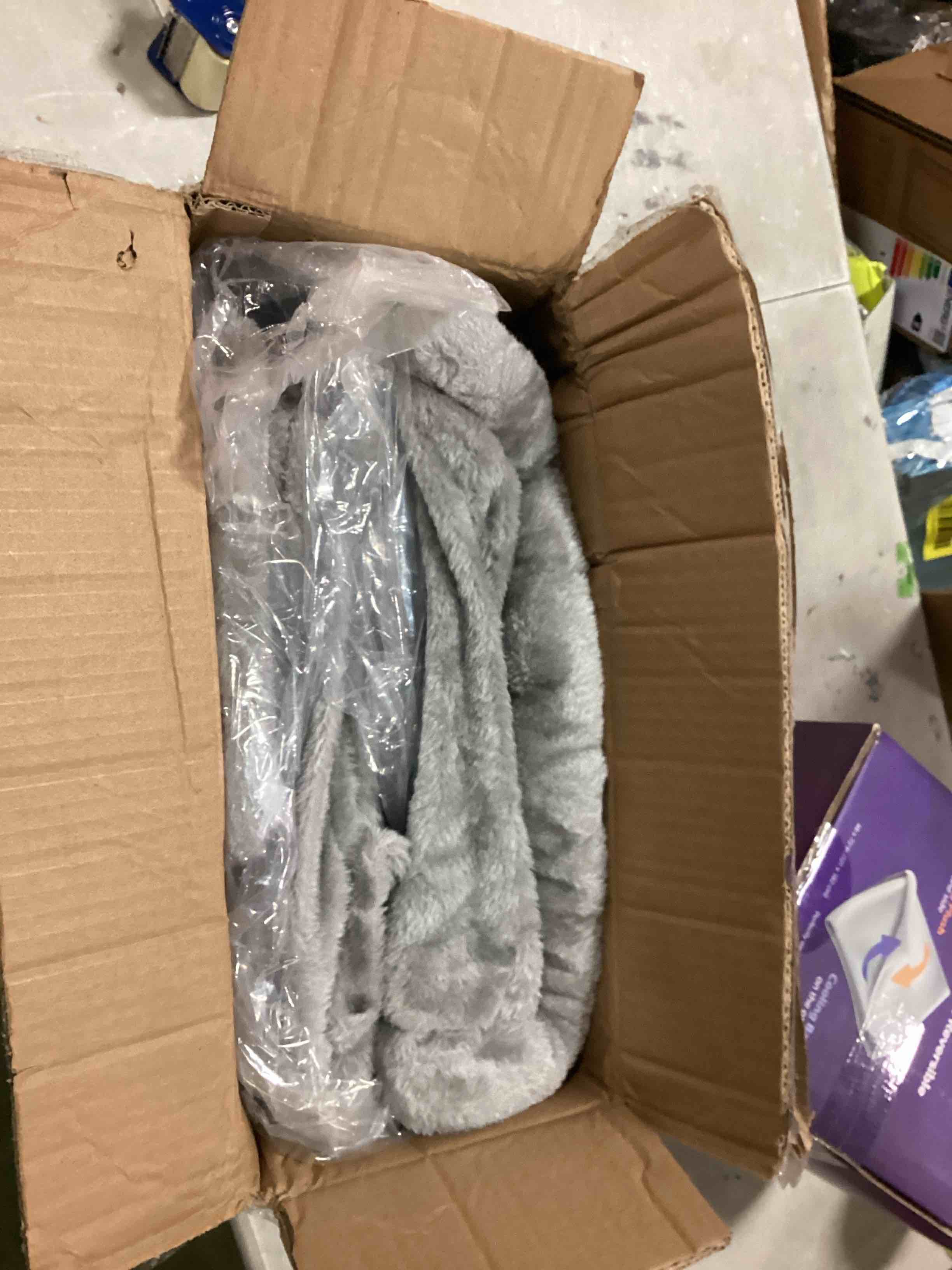 https://s3.amazonaws.com/lotting-images-prod/bidfta/YEL6598322_1716559035202.jpeg