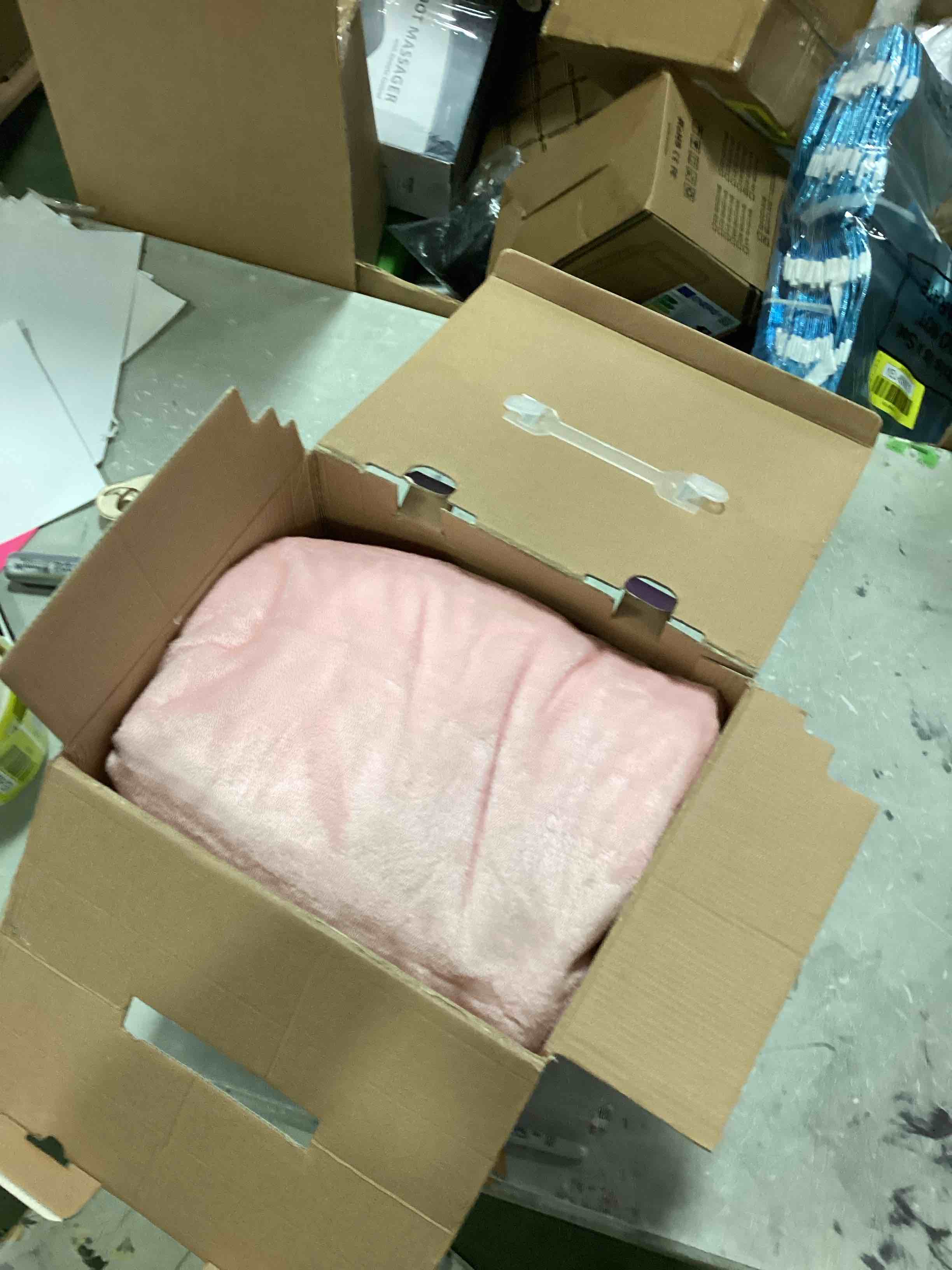 https://s3.amazonaws.com/lotting-images-prod/bidfta/YEL6598323_1716560363782.jpeg