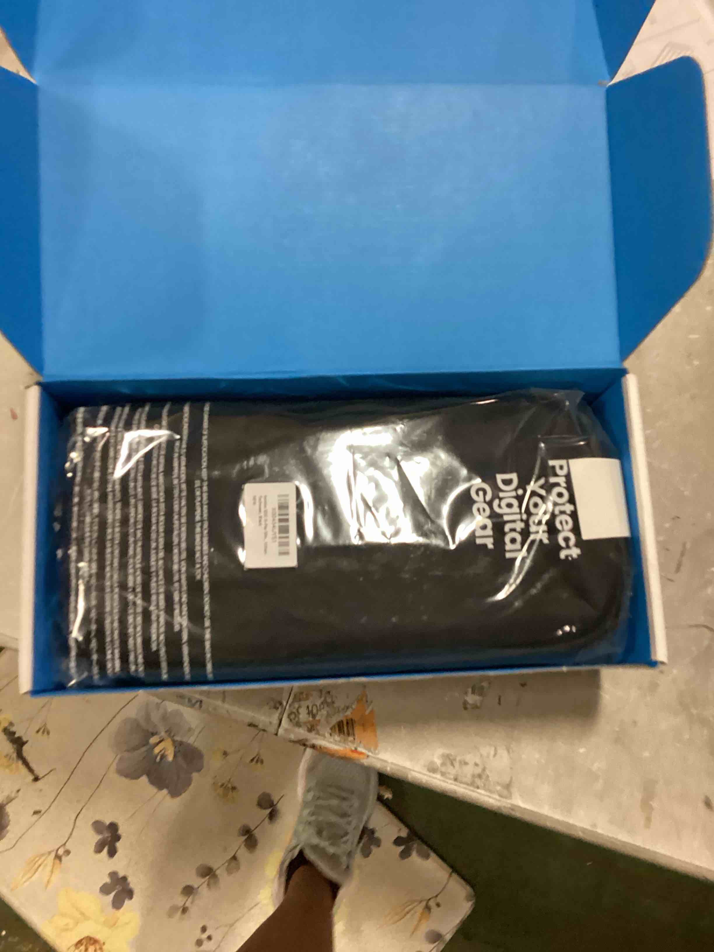 https://s3.amazonaws.com/lotting-images-prod/bidfta/YEL6598341_1716561806143.jpeg