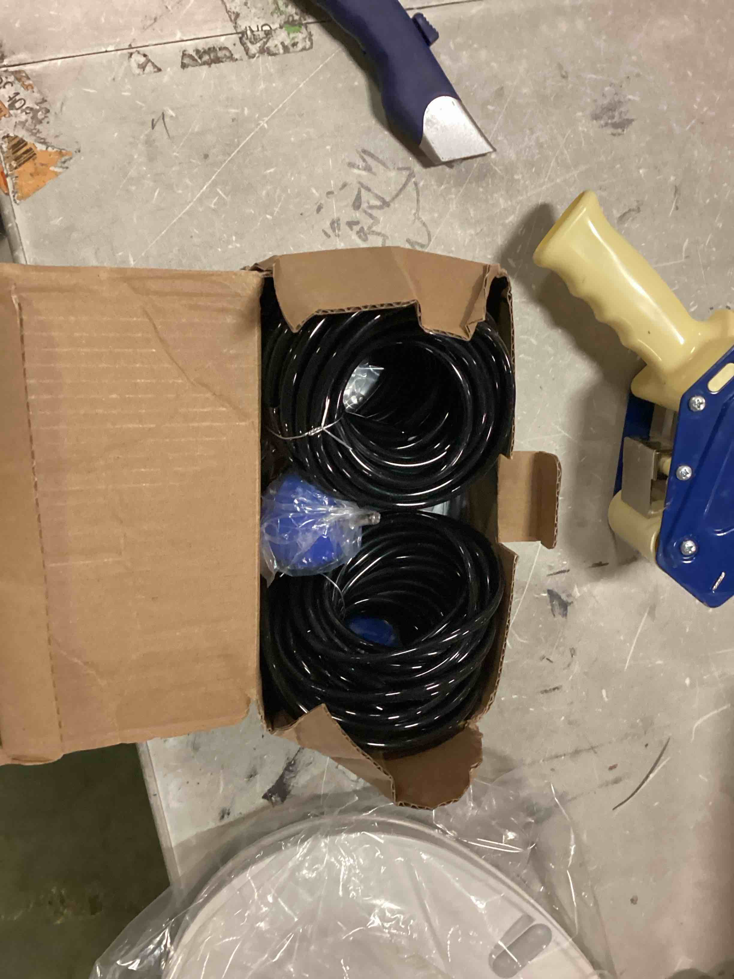 https://s3.amazonaws.com/lotting-images-prod/bidfta/YEL6598365_1716563417505.jpeg