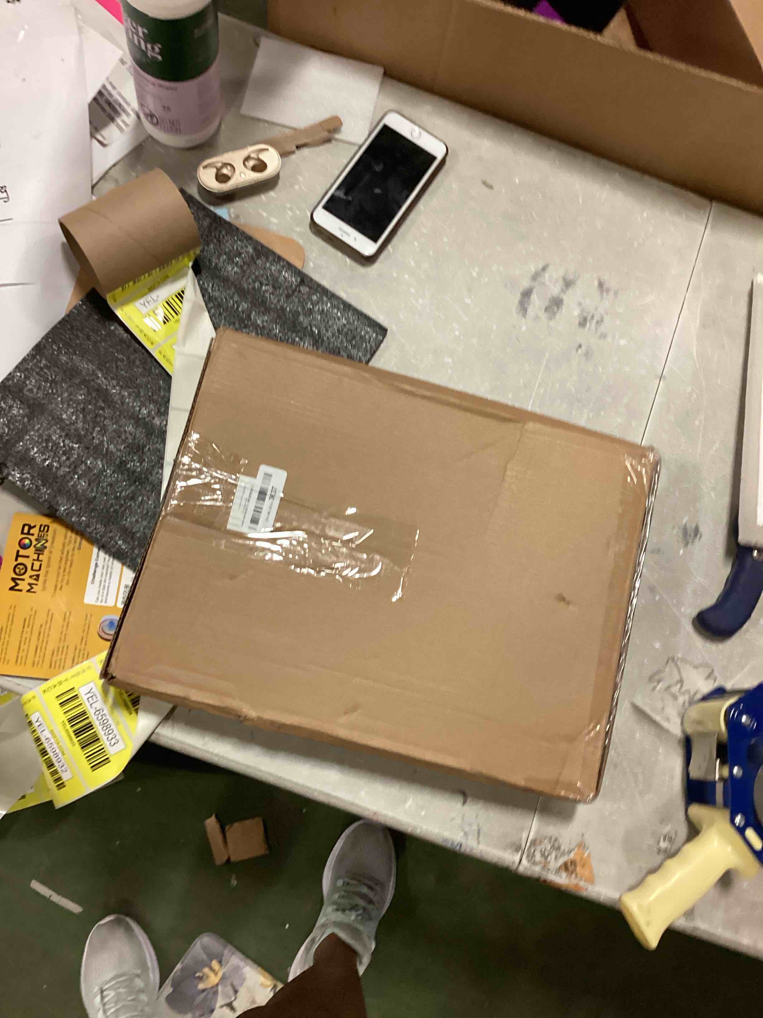 https://s3.amazonaws.com/lotting-images-prod/bidfta/YEL6598900_1716918706504.jpeg