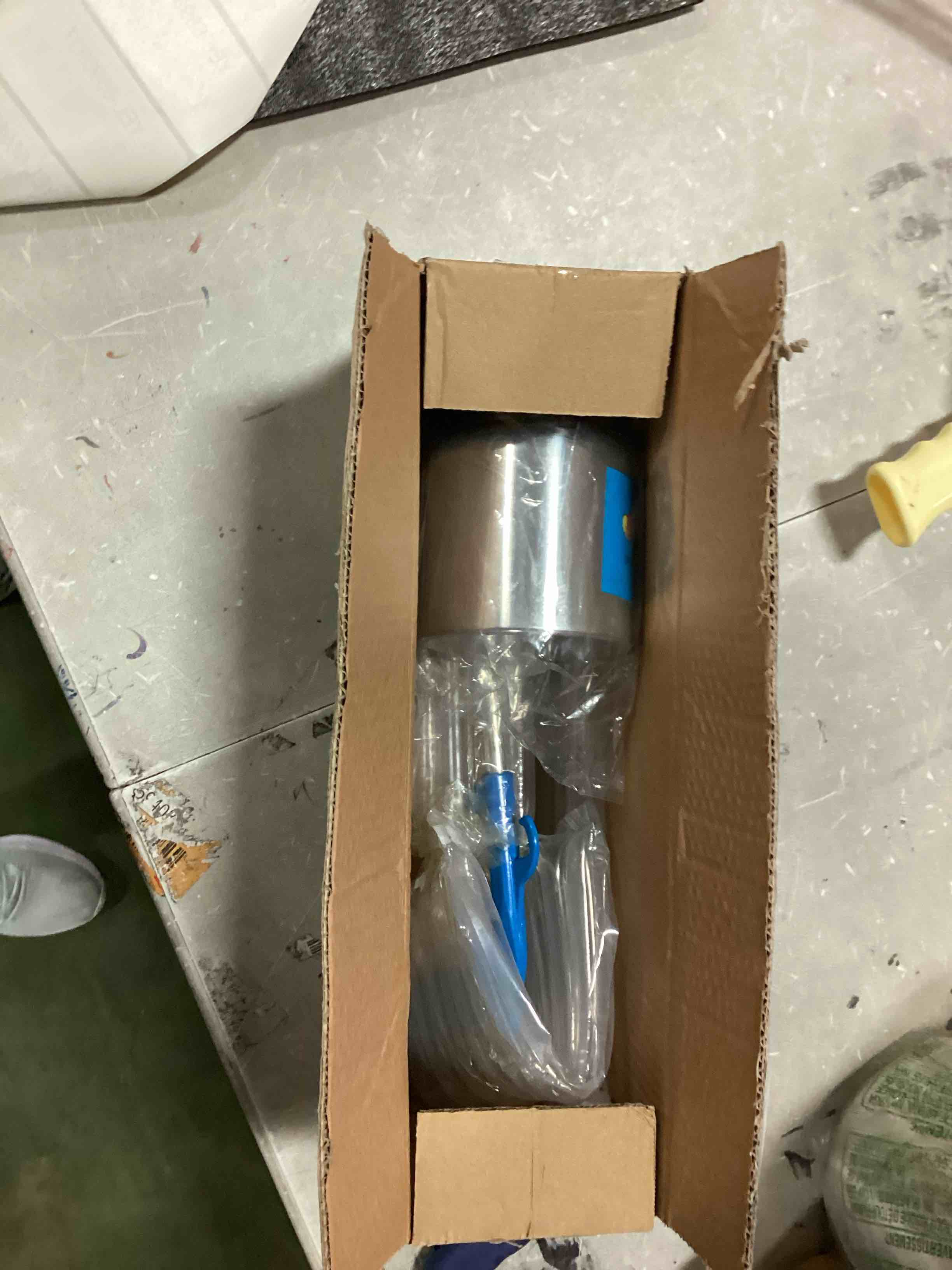 https://s3.amazonaws.com/lotting-images-prod/bidfta/YEL6598912_1716918825853.jpeg