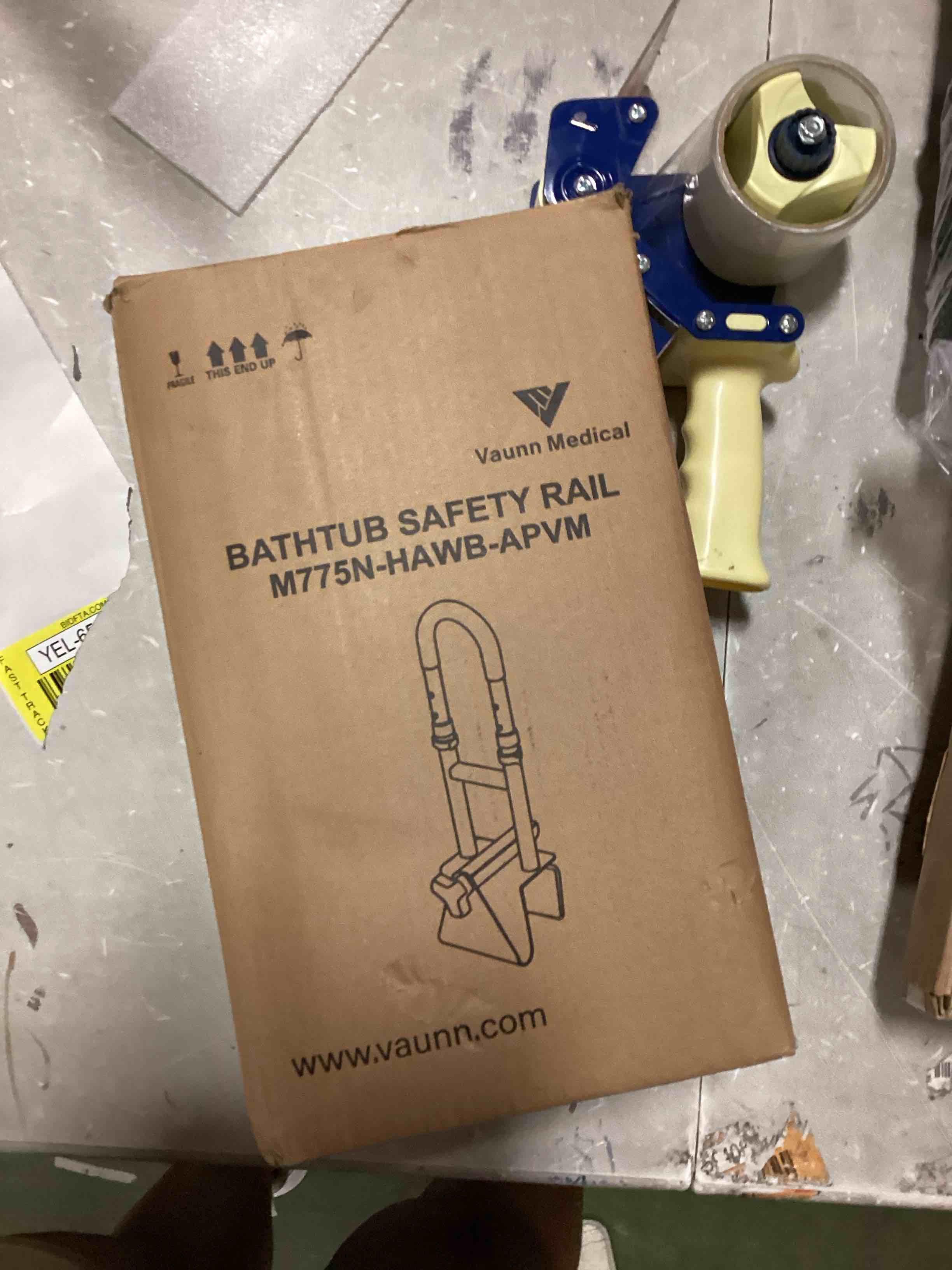 https://s3.amazonaws.com/lotting-images-prod/bidfta/YEL6598923_1716920775021.jpeg
