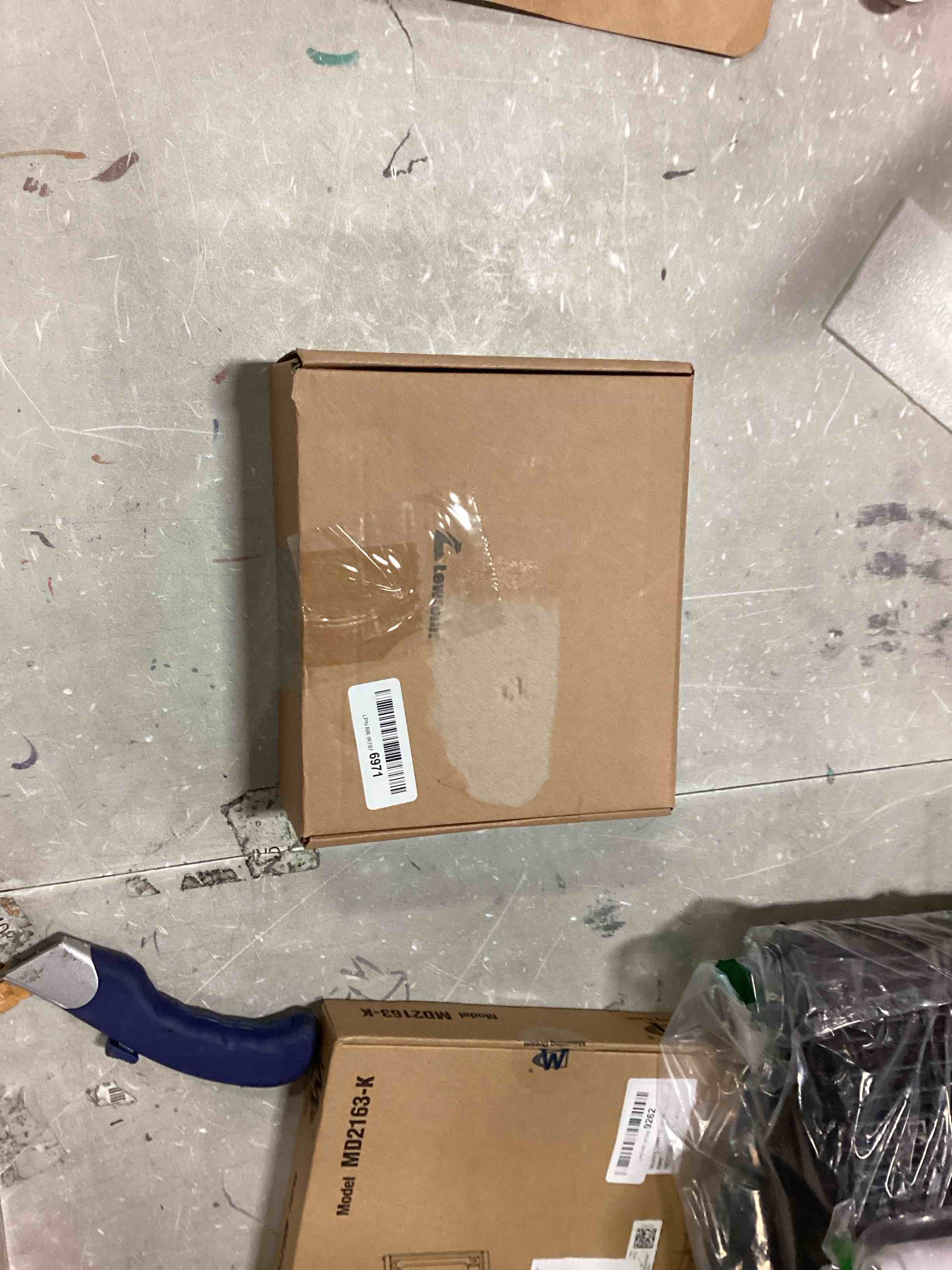 https://s3.amazonaws.com/lotting-images-prod/bidfta/YEL6598928_1716920986128.jpeg
