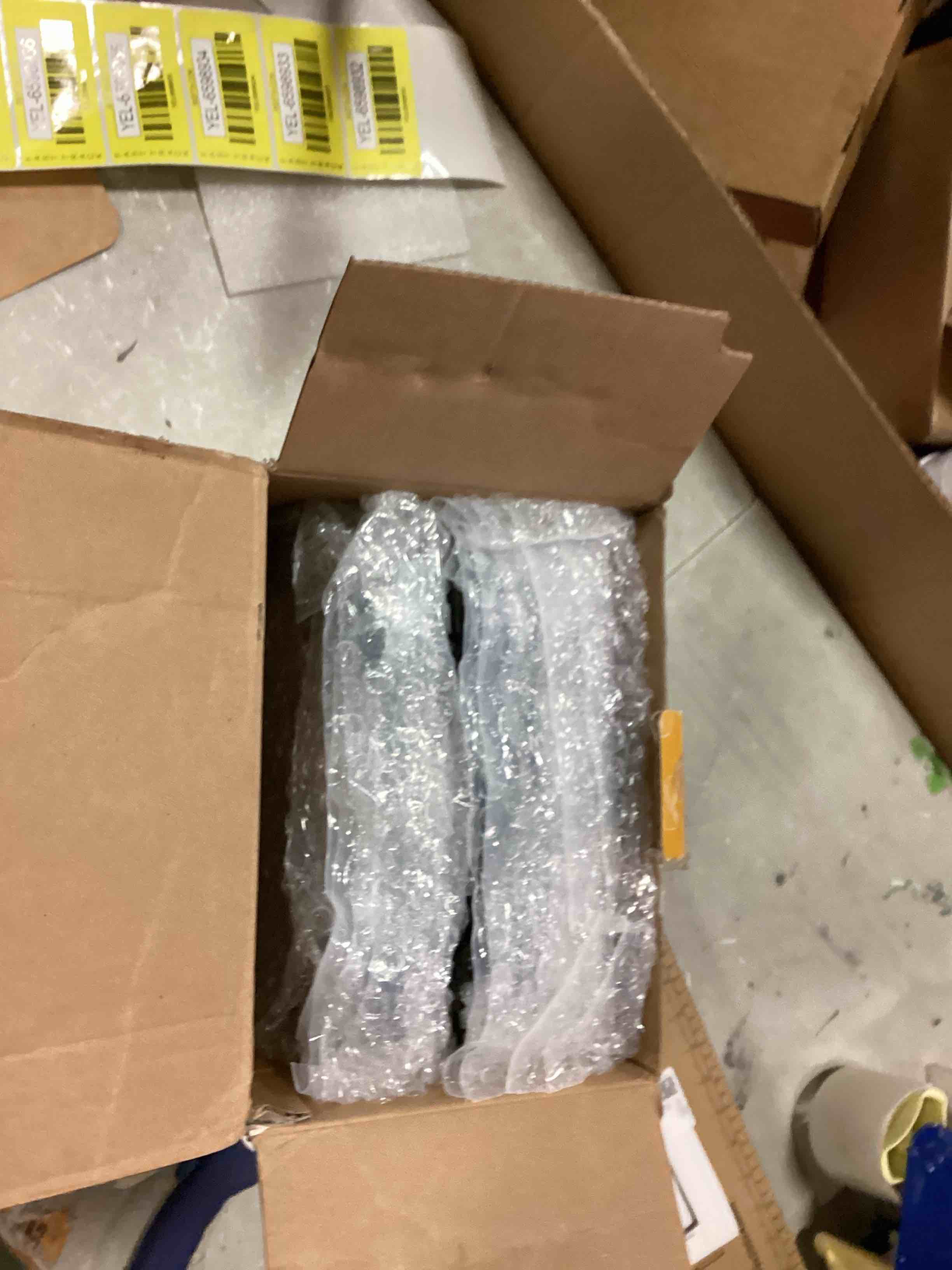 https://s3.amazonaws.com/lotting-images-prod/bidfta/YEL6598940_1716921136021.jpeg