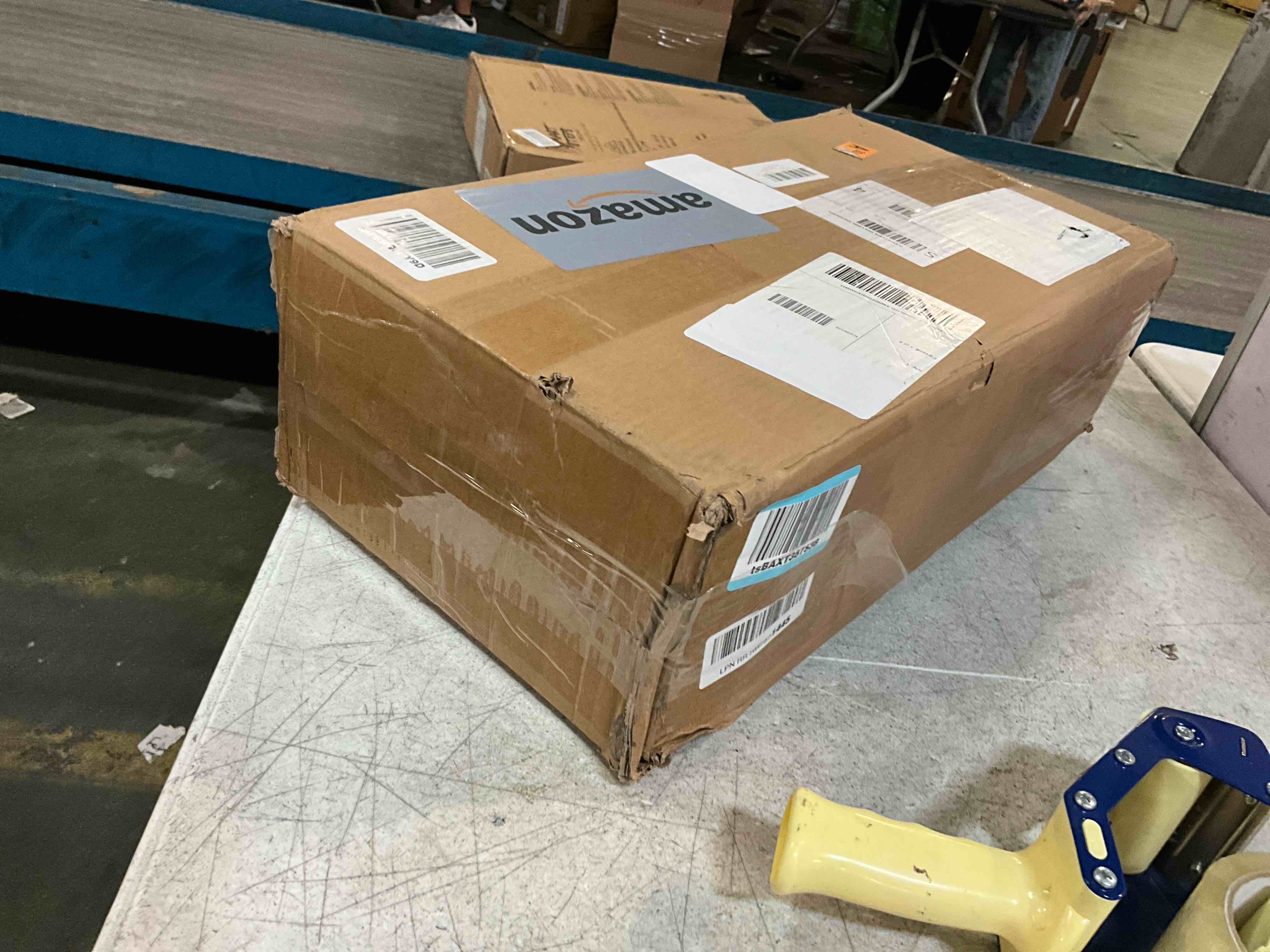 https://s3.amazonaws.com/lotting-images-prod/bidfta/YEL6600486_1715949524062.jpeg