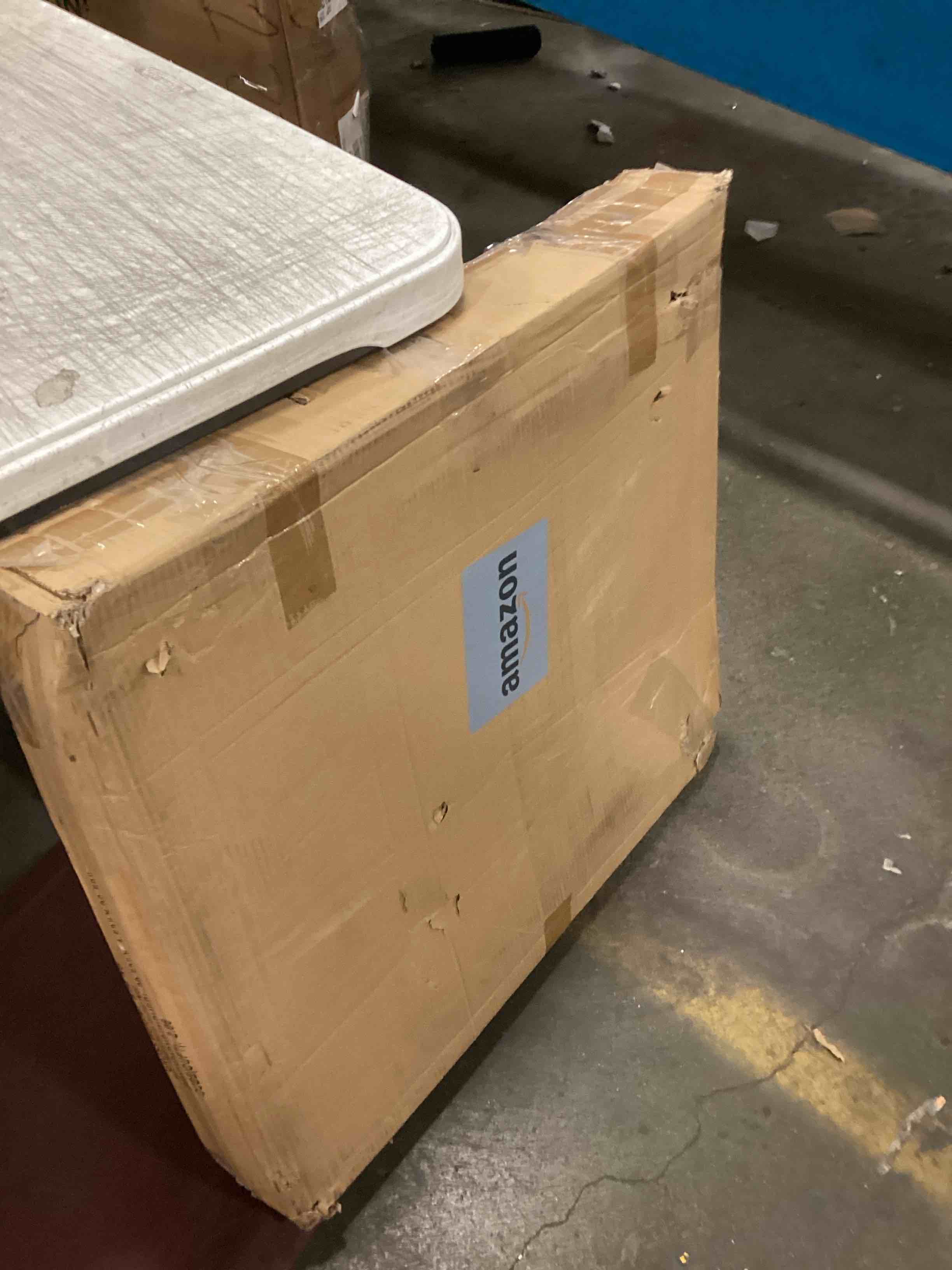 https://s3.amazonaws.com/lotting-images-prod/bidfta/YEL6603397_1716553745489.jpeg