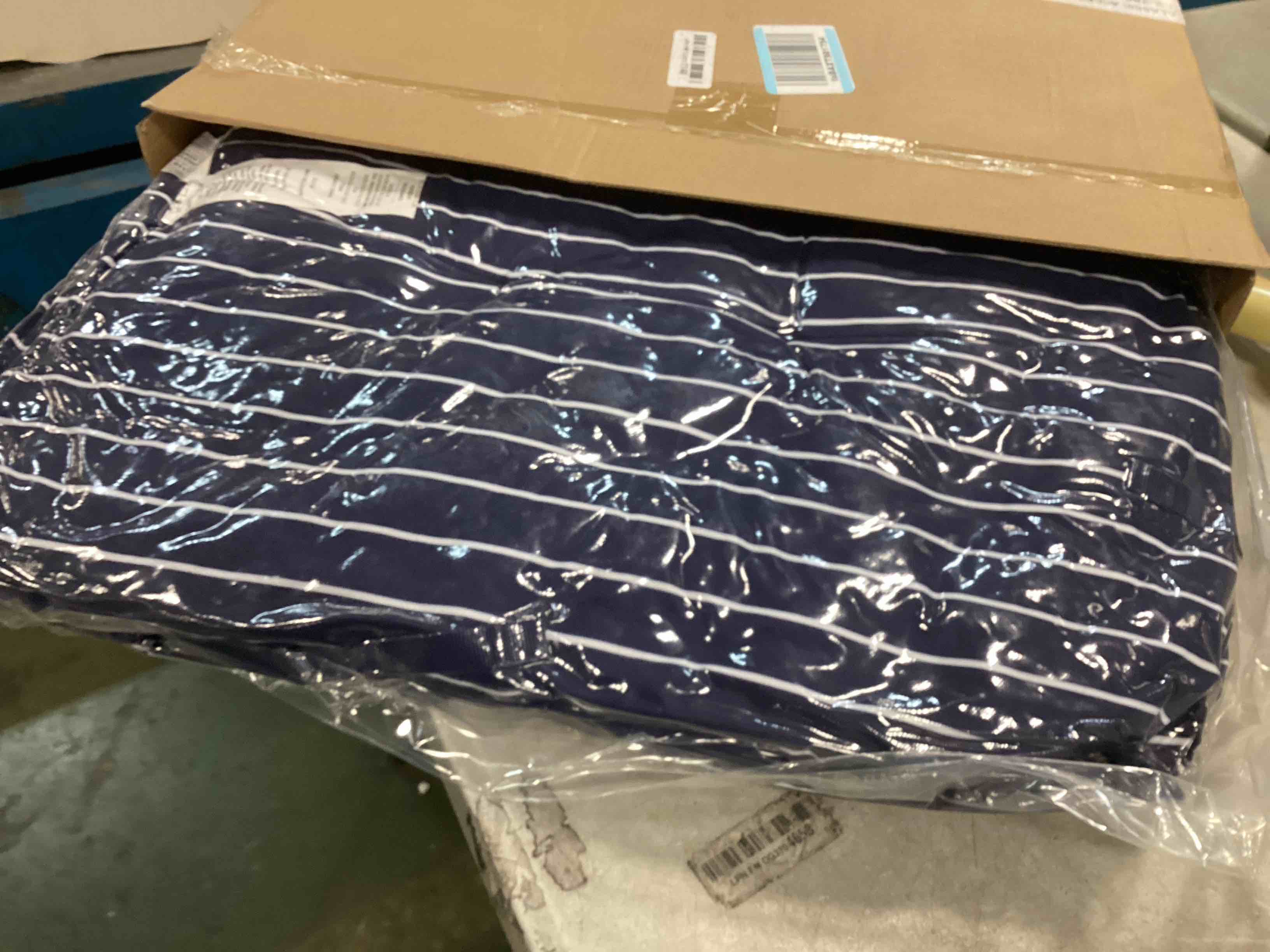 https://s3.amazonaws.com/lotting-images-prod/bidfta/YEL6603515_1715709249625.jpeg
