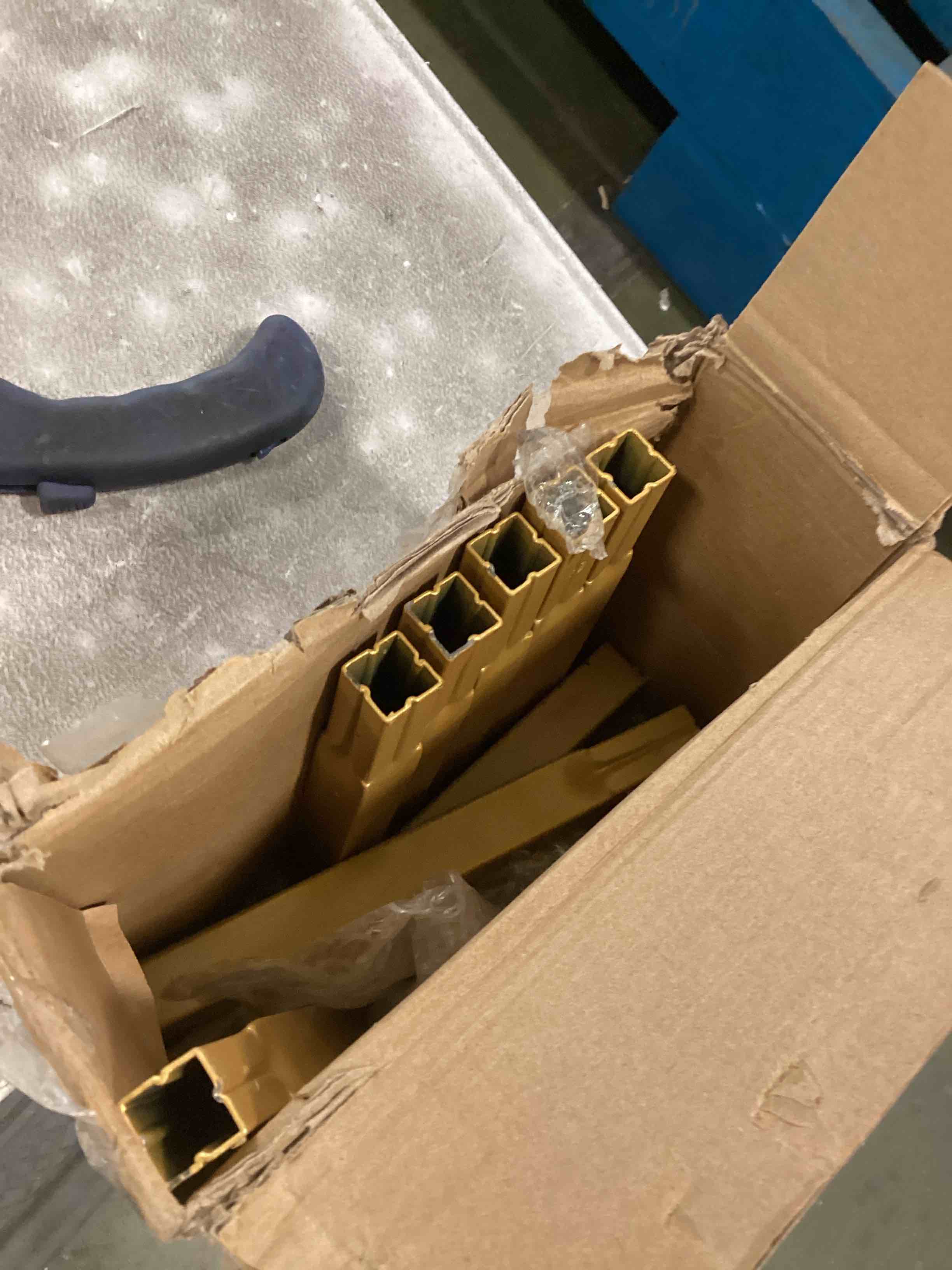 https://s3.amazonaws.com/lotting-images-prod/bidfta/YEL6604566_1716120309535.jpeg
