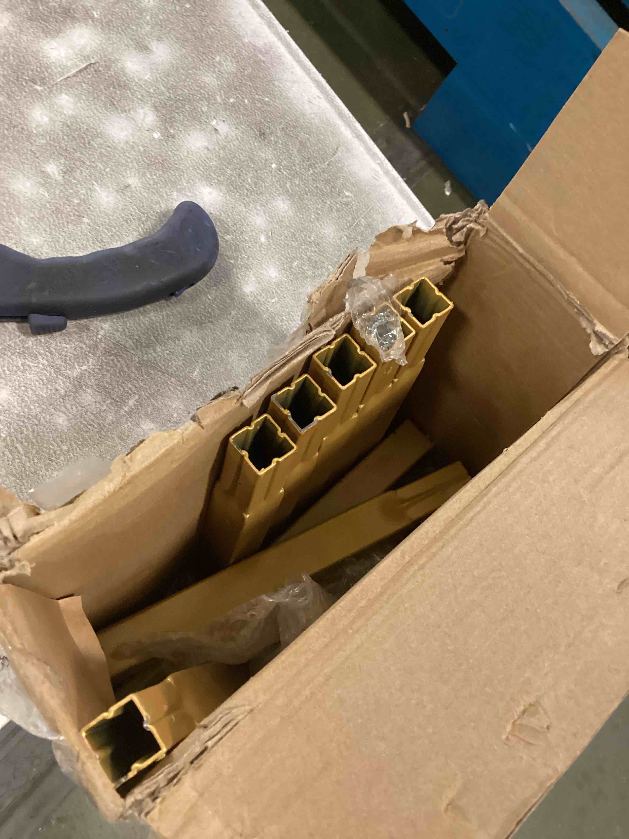 https://s3.amazonaws.com/lotting-images-prod/bidfta/YEL6604566_1716120310292.jpeg