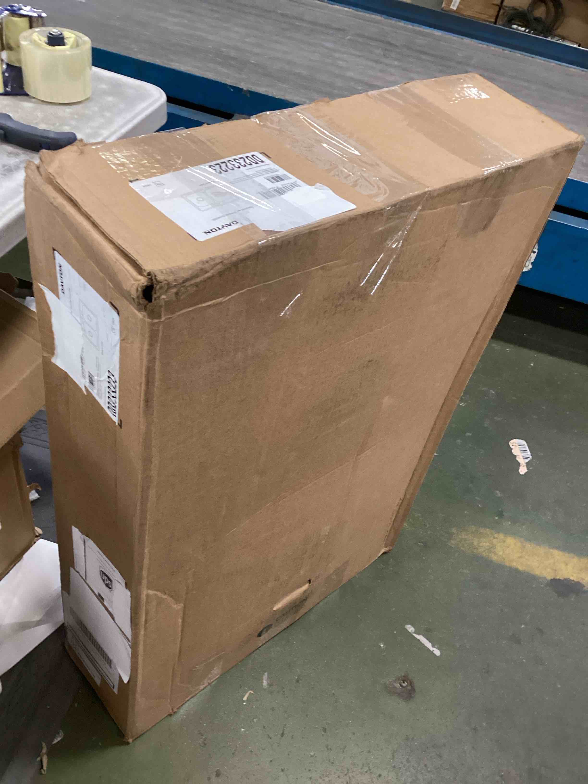 https://s3.amazonaws.com/lotting-images-prod/bidfta/YEL6604660_1716129410867.jpeg