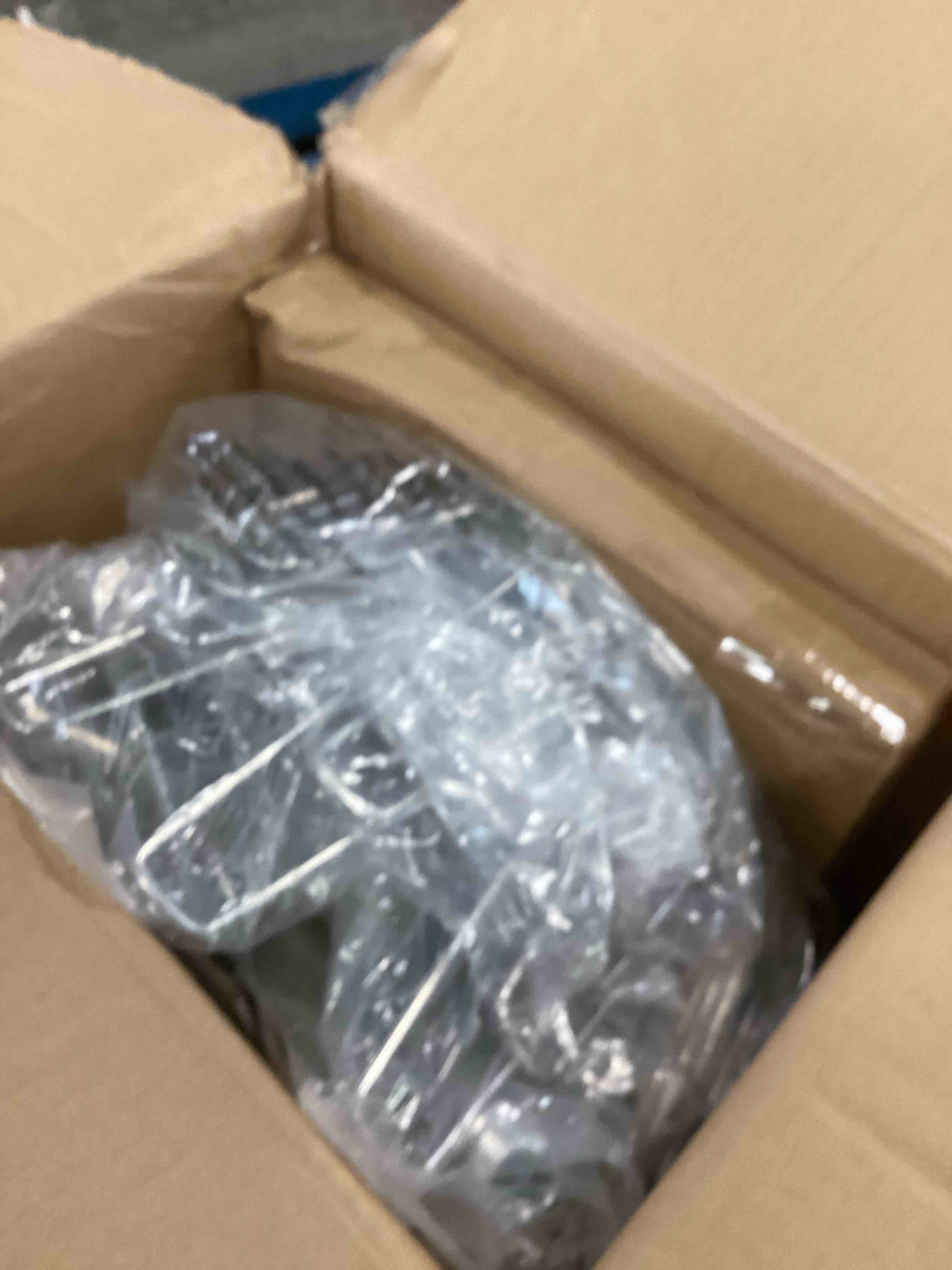 https://s3.amazonaws.com/lotting-images-prod/bidfta/YEL6604899_1716211201711.jpeg