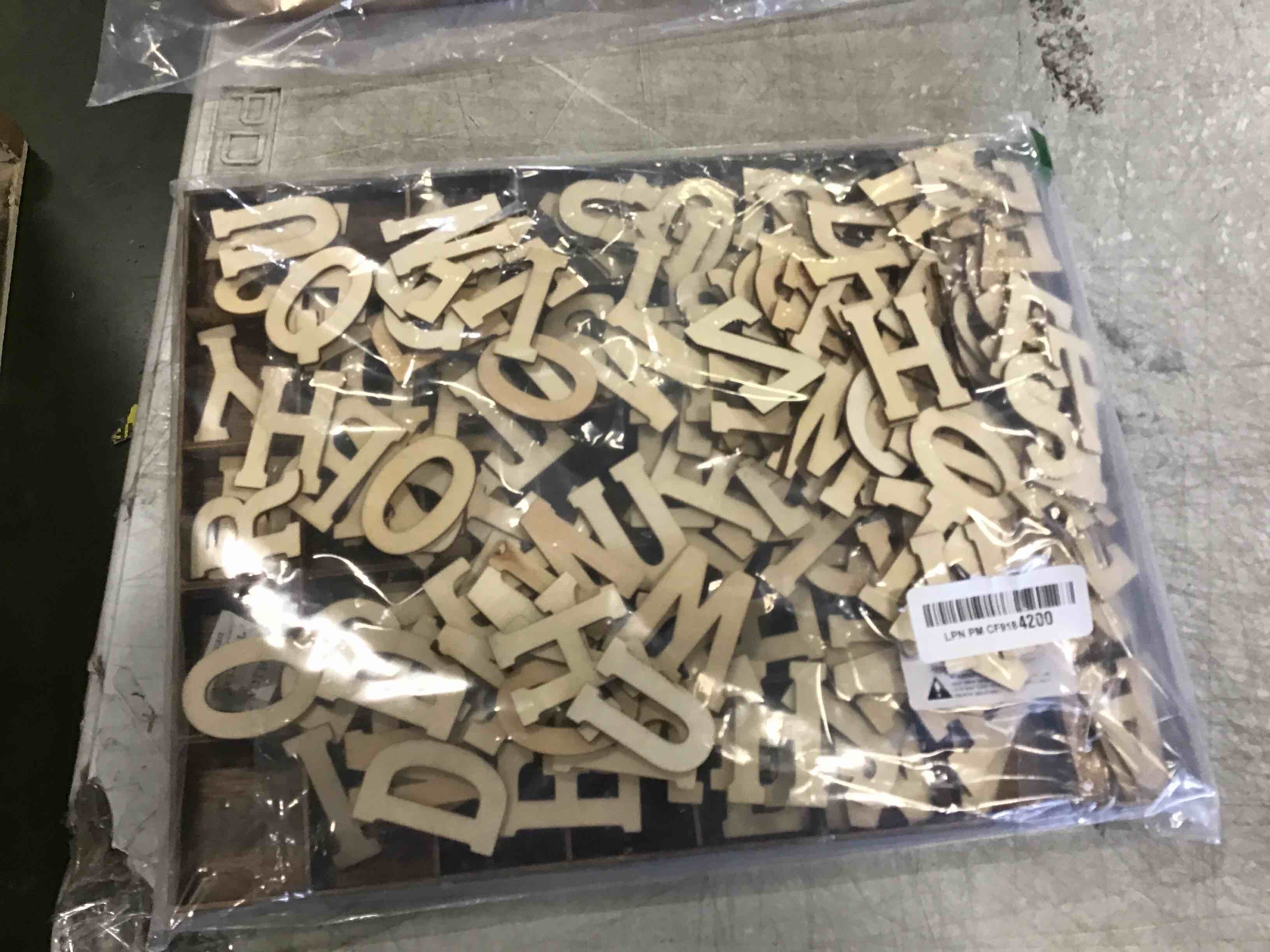 https://s3.amazonaws.com/lotting-images-prod/bidfta/YEL6606800_1716230371523.jpeg