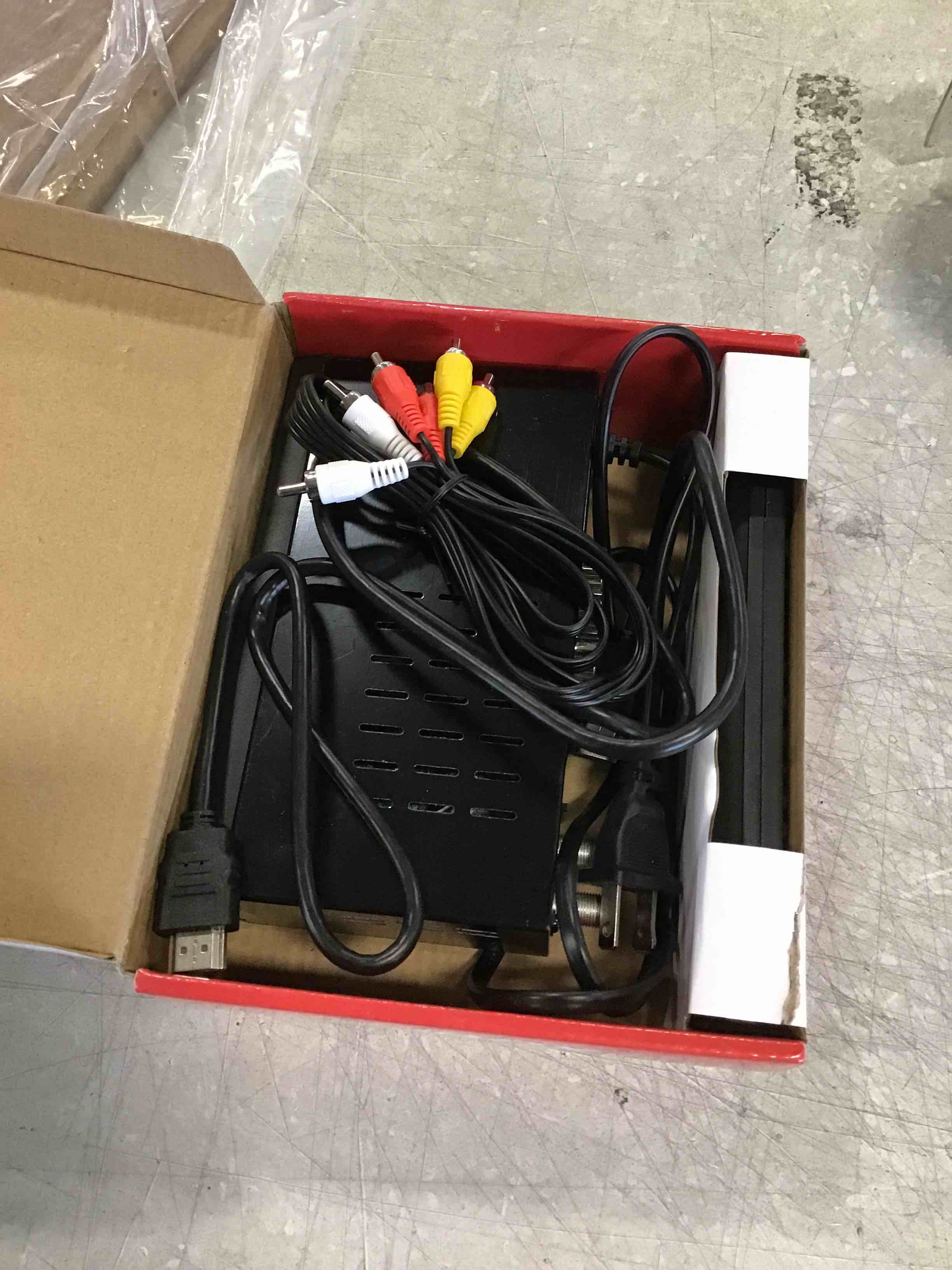 https://s3.amazonaws.com/lotting-images-prod/bidfta/YEL6606815_1716231691156.jpeg