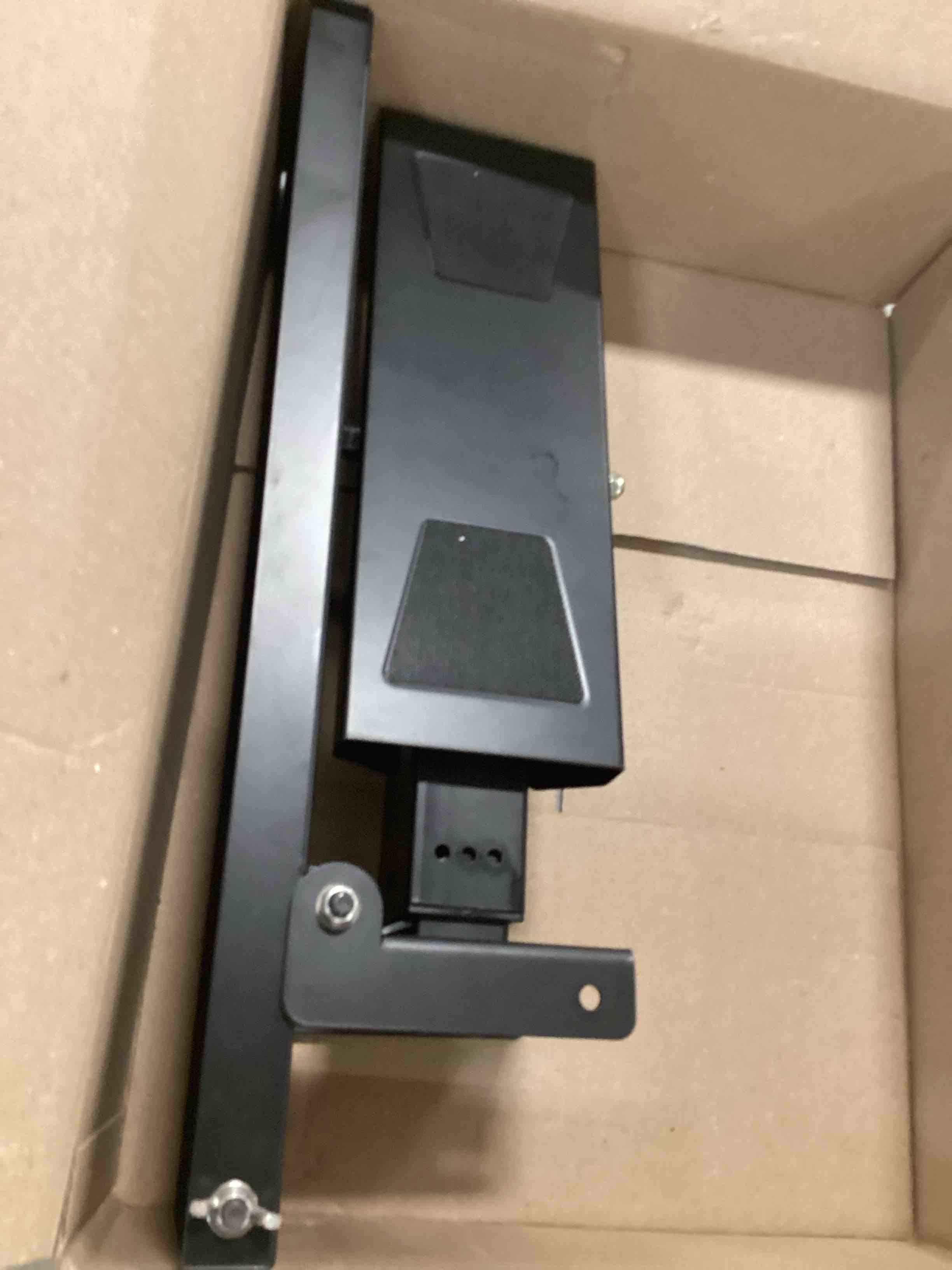 https://s3.amazonaws.com/lotting-images-prod/bidfta/YEL6609816_1718824951194.jpeg