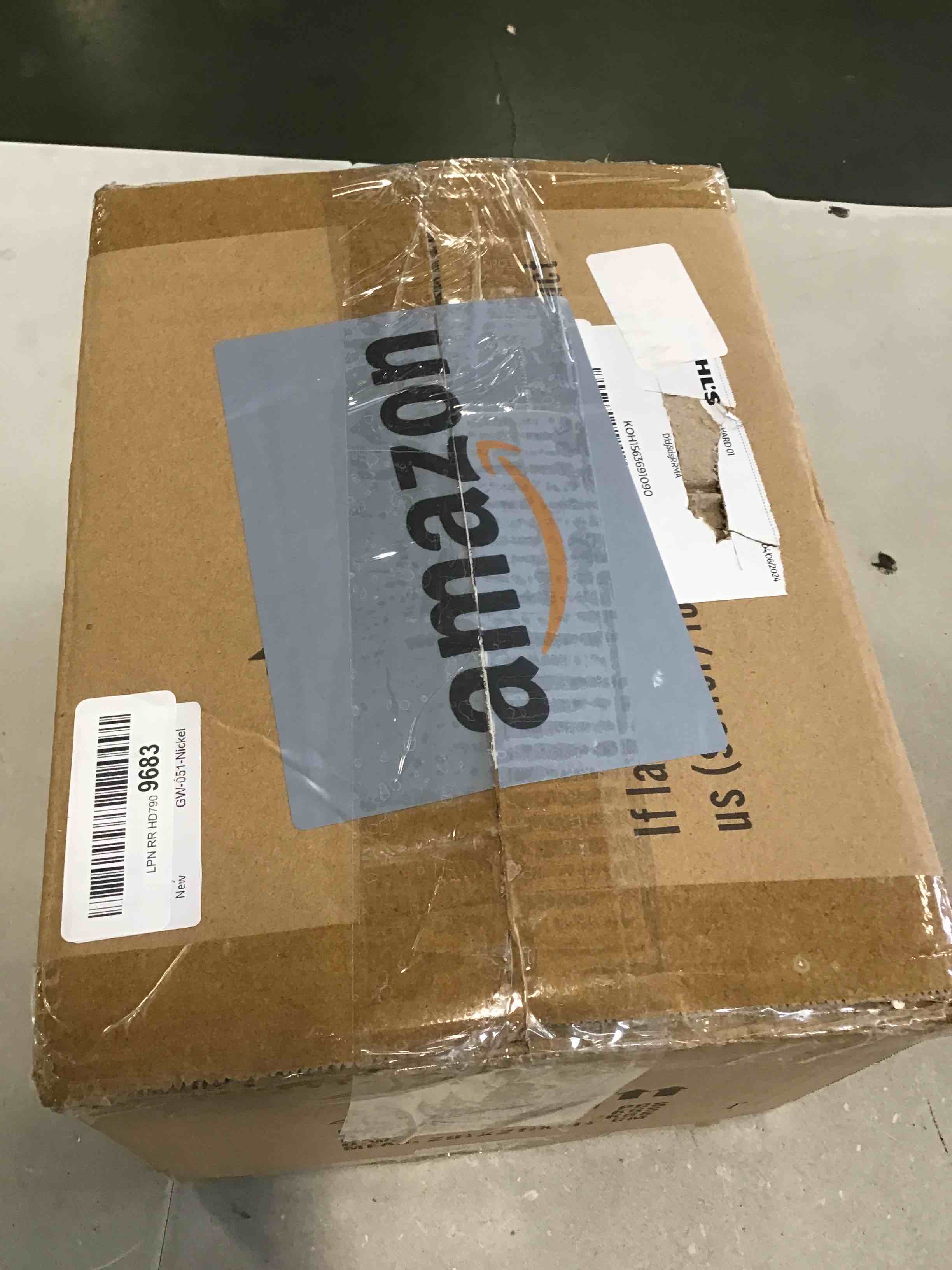 https://s3.amazonaws.com/lotting-images-prod/bidfta/YEL6620025_1715106296238.jpeg