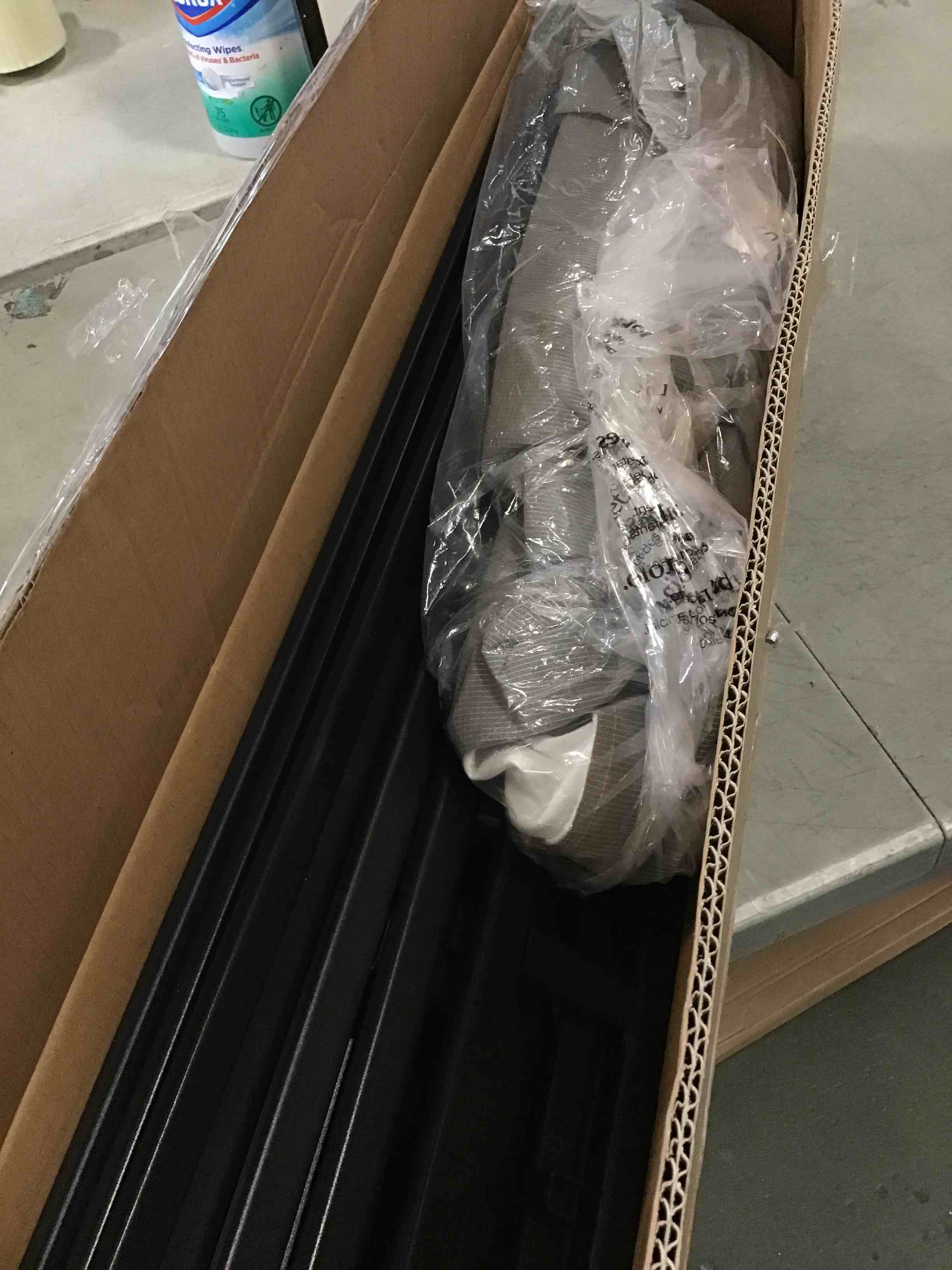 https://s3.amazonaws.com/lotting-images-prod/bidfta/YEL6628759_1716058707559.jpeg