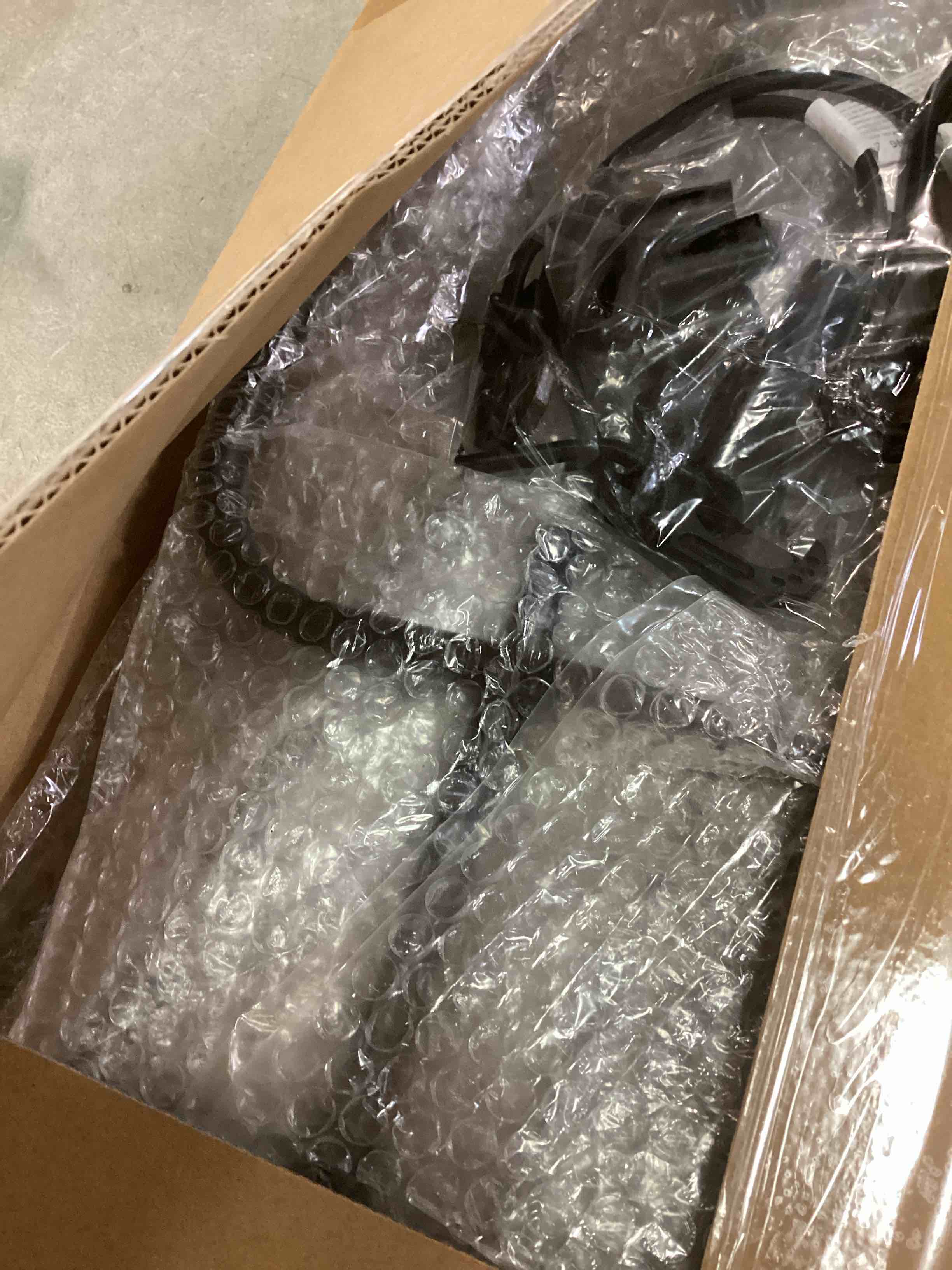 https://s3.amazonaws.com/lotting-images-prod/bidfta/YEL6630976_1715798222304.jpeg