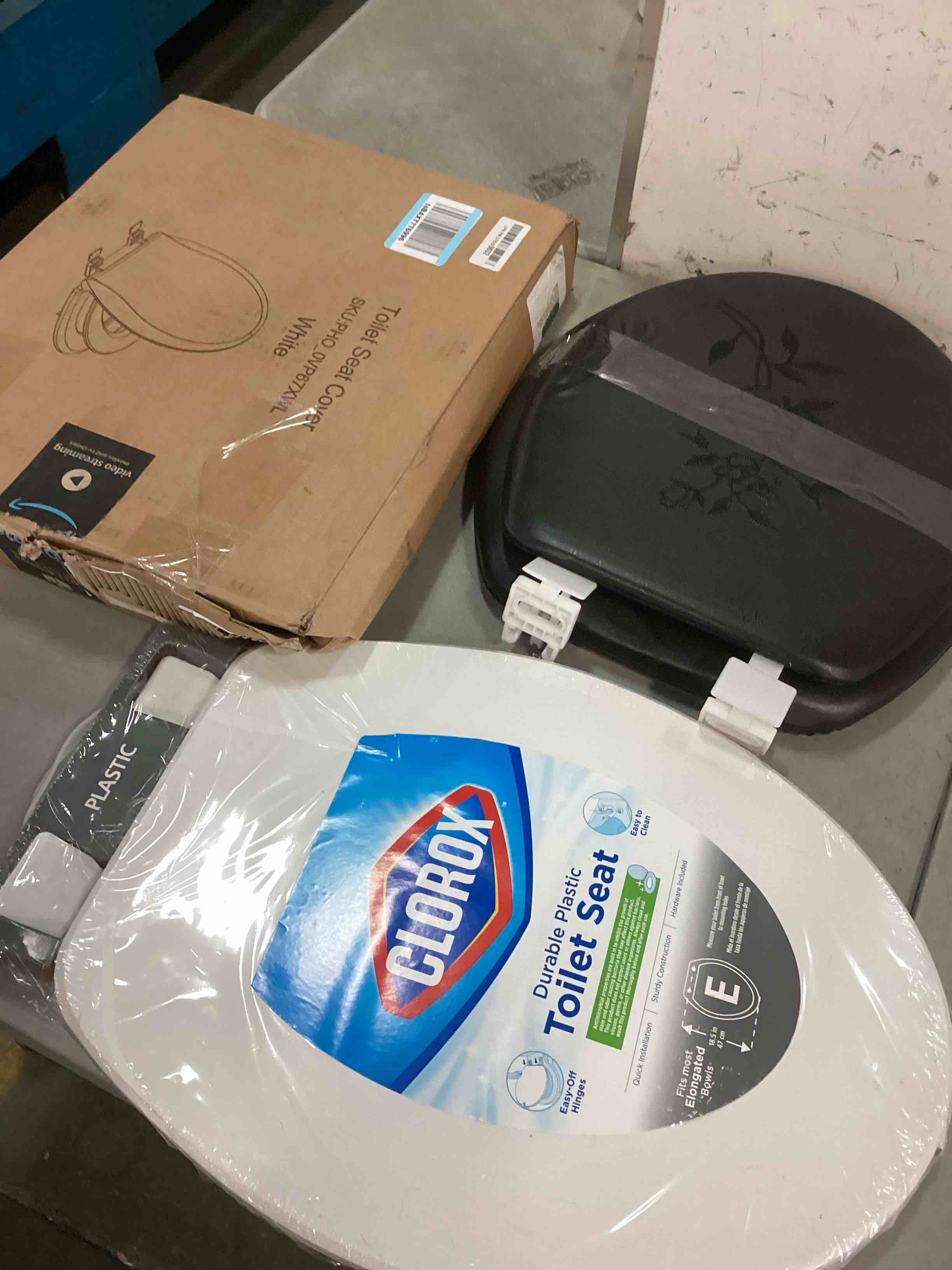 Assortment of Round Bowl Seats, fits all round toilets, different styles and different sizes, from different brands,