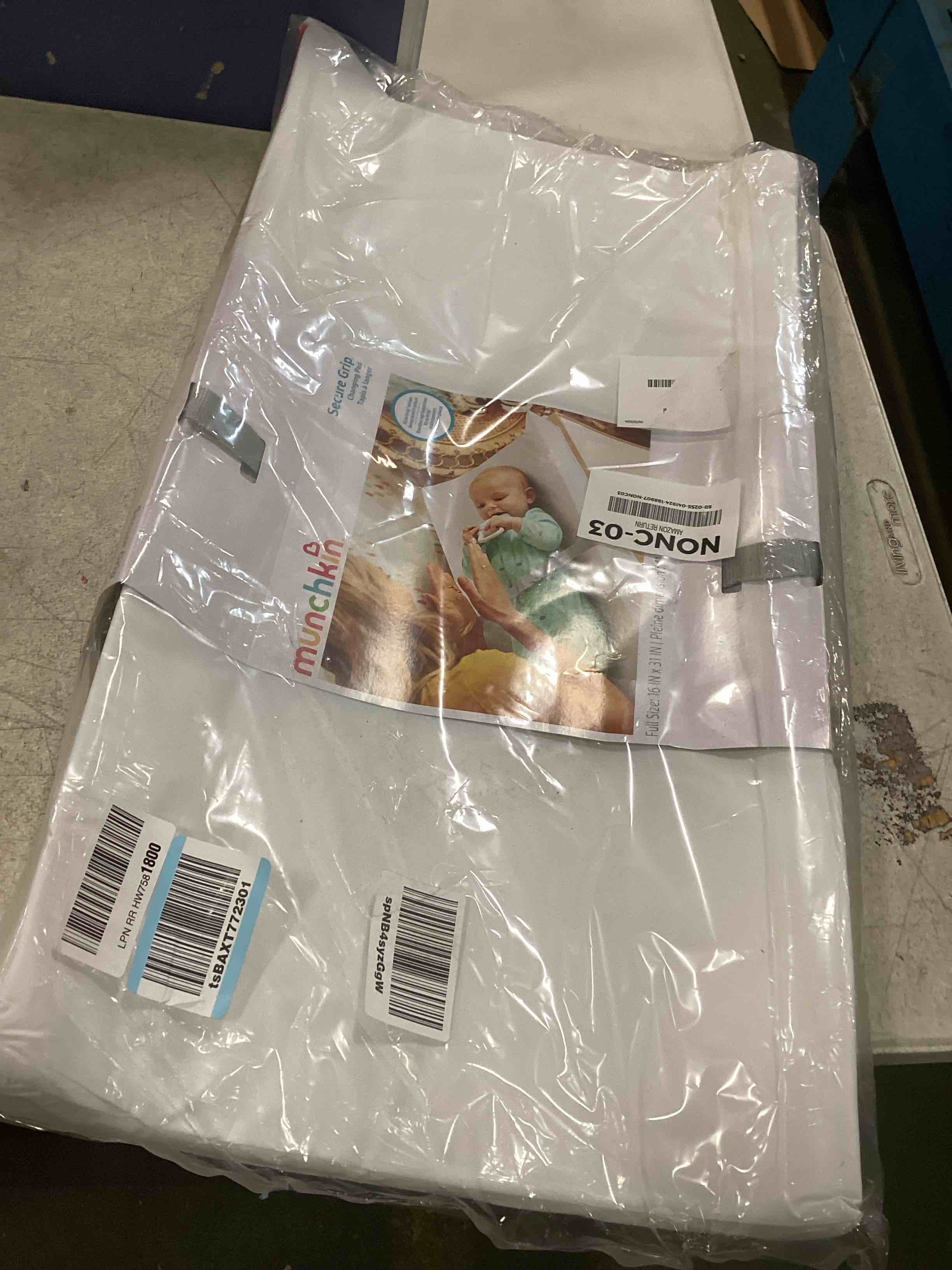 https://s3.amazonaws.com/lotting-images-prod/bidfta/YEL6631293_1715947663901.jpeg