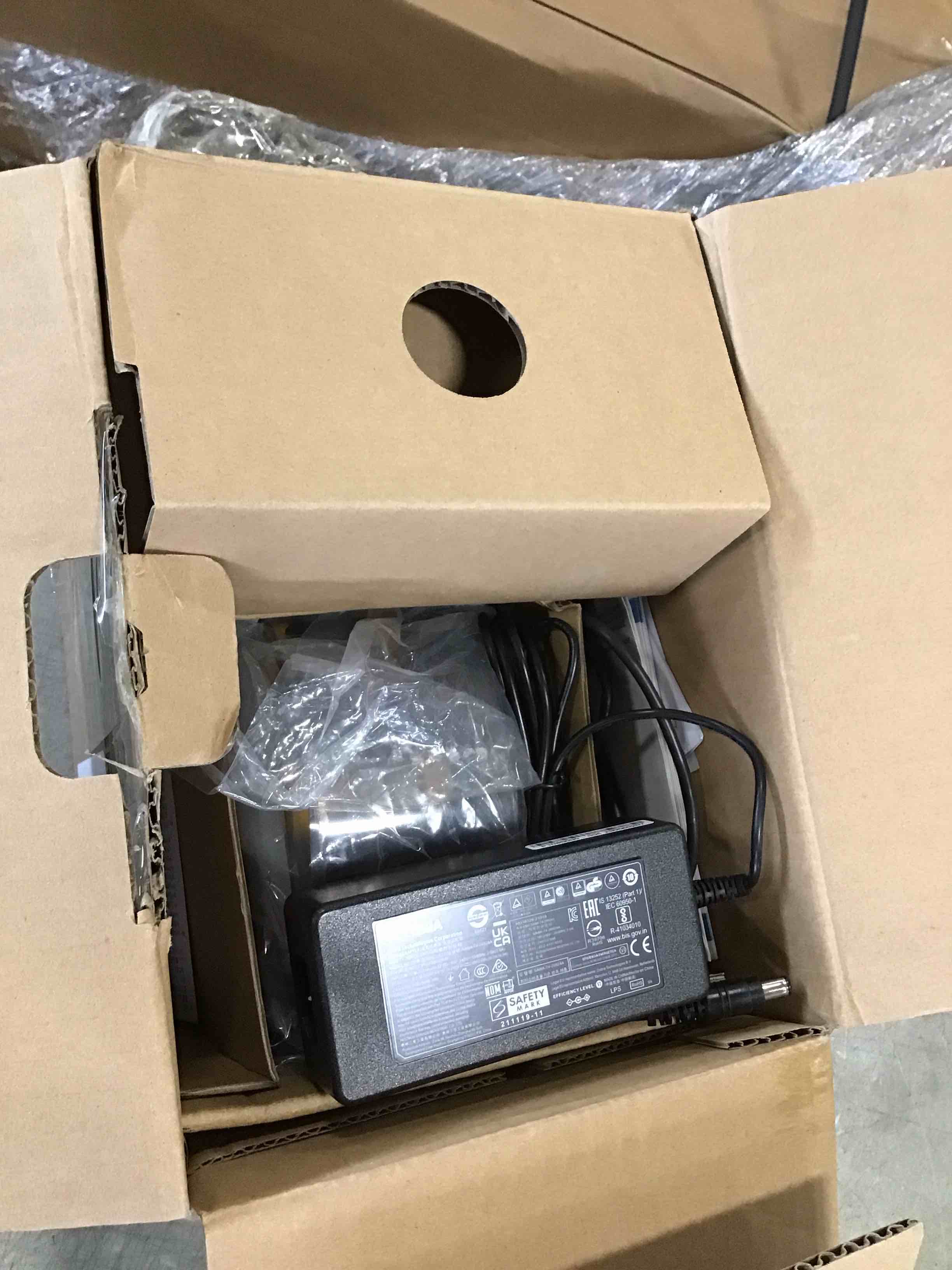 https://s3.amazonaws.com/lotting-images-prod/bidfta/YEL6632373_1722439869579.jpeg