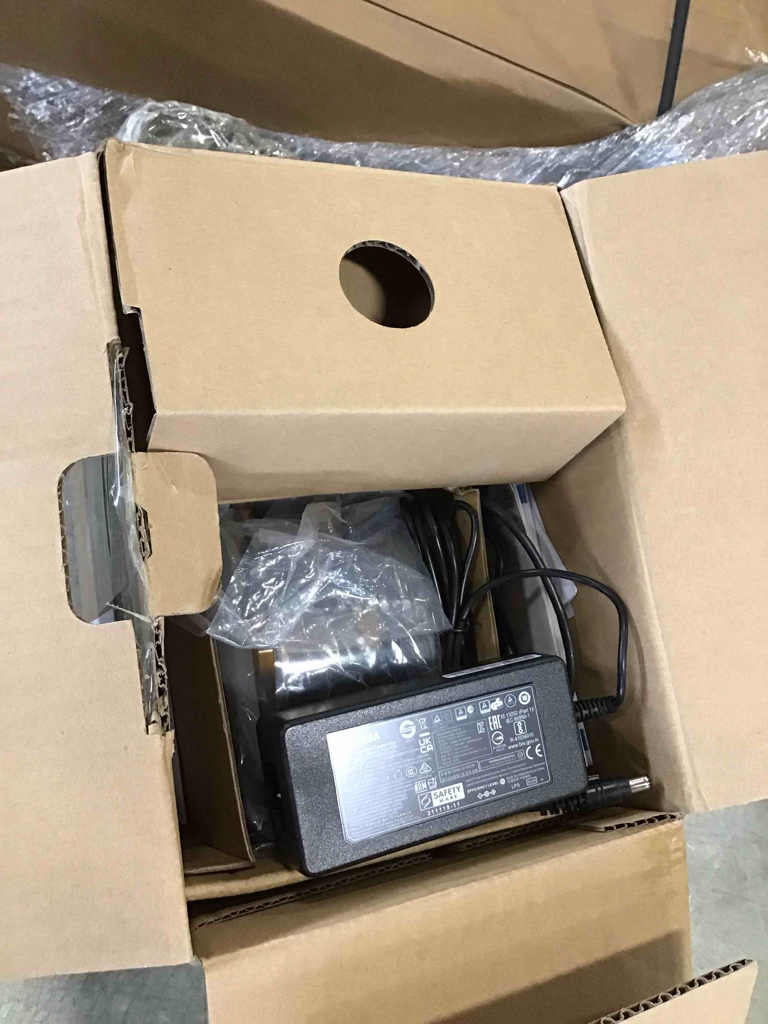 https://s3.amazonaws.com/lotting-images-prod/bidfta/YEL6632373_1722439871571.jpeg
