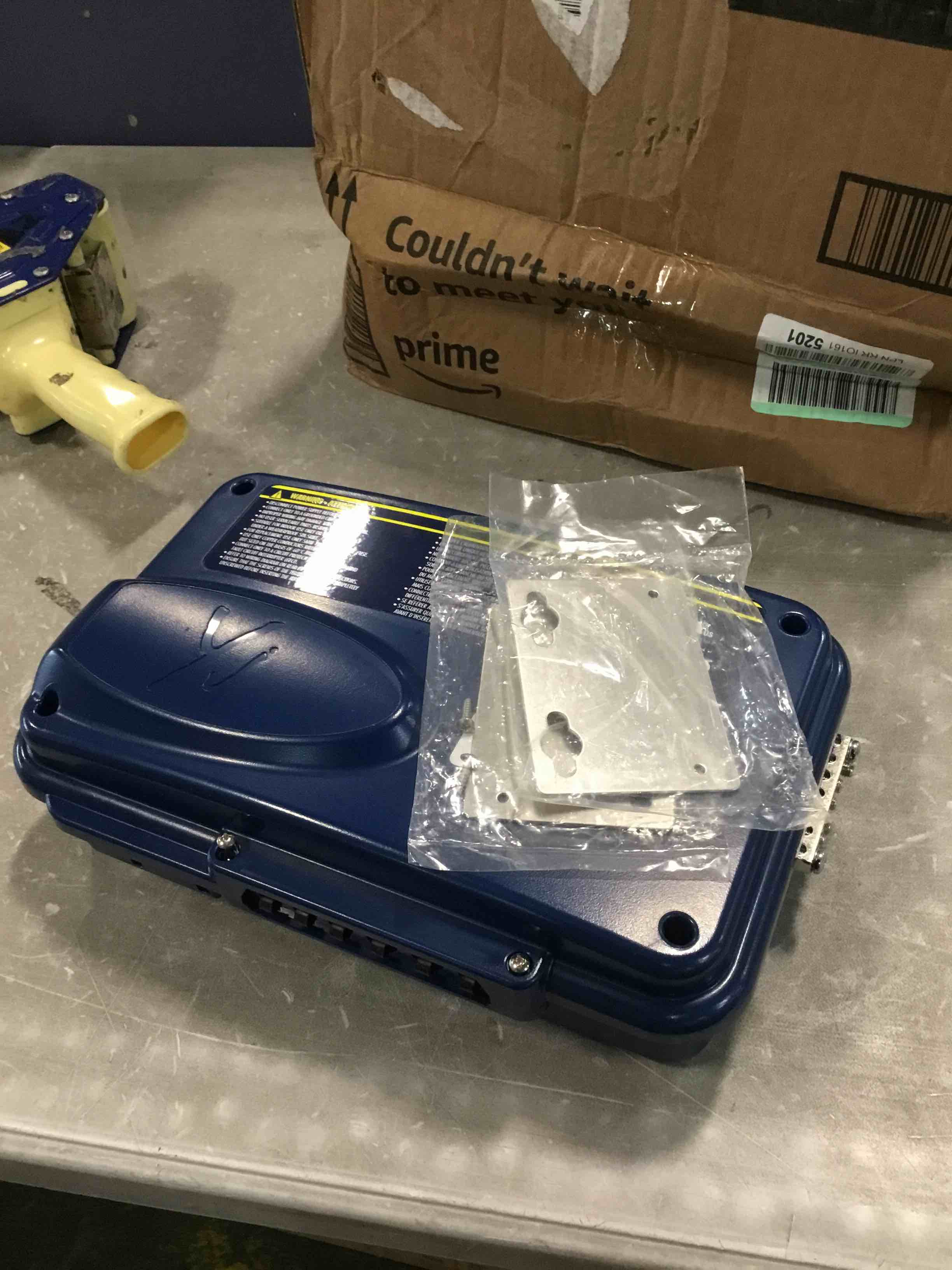 https://s3.amazonaws.com/lotting-images-prod/bidfta/YEL6635882_1722451724975.jpeg