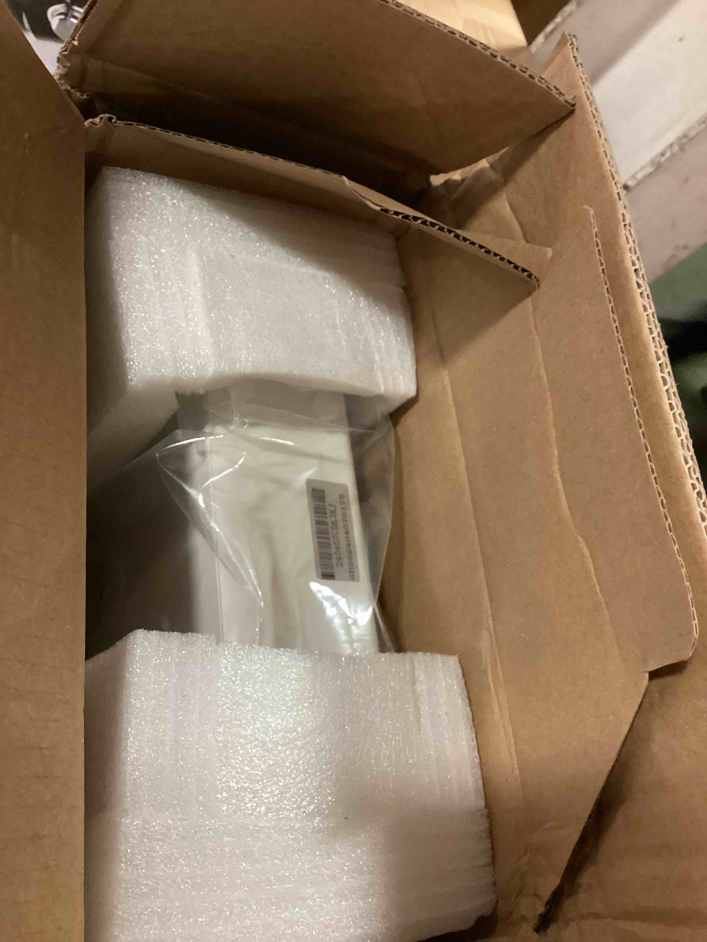 https://s3.amazonaws.com/lotting-images-prod/bidfta/YEL6638625_1722056391915.jpeg