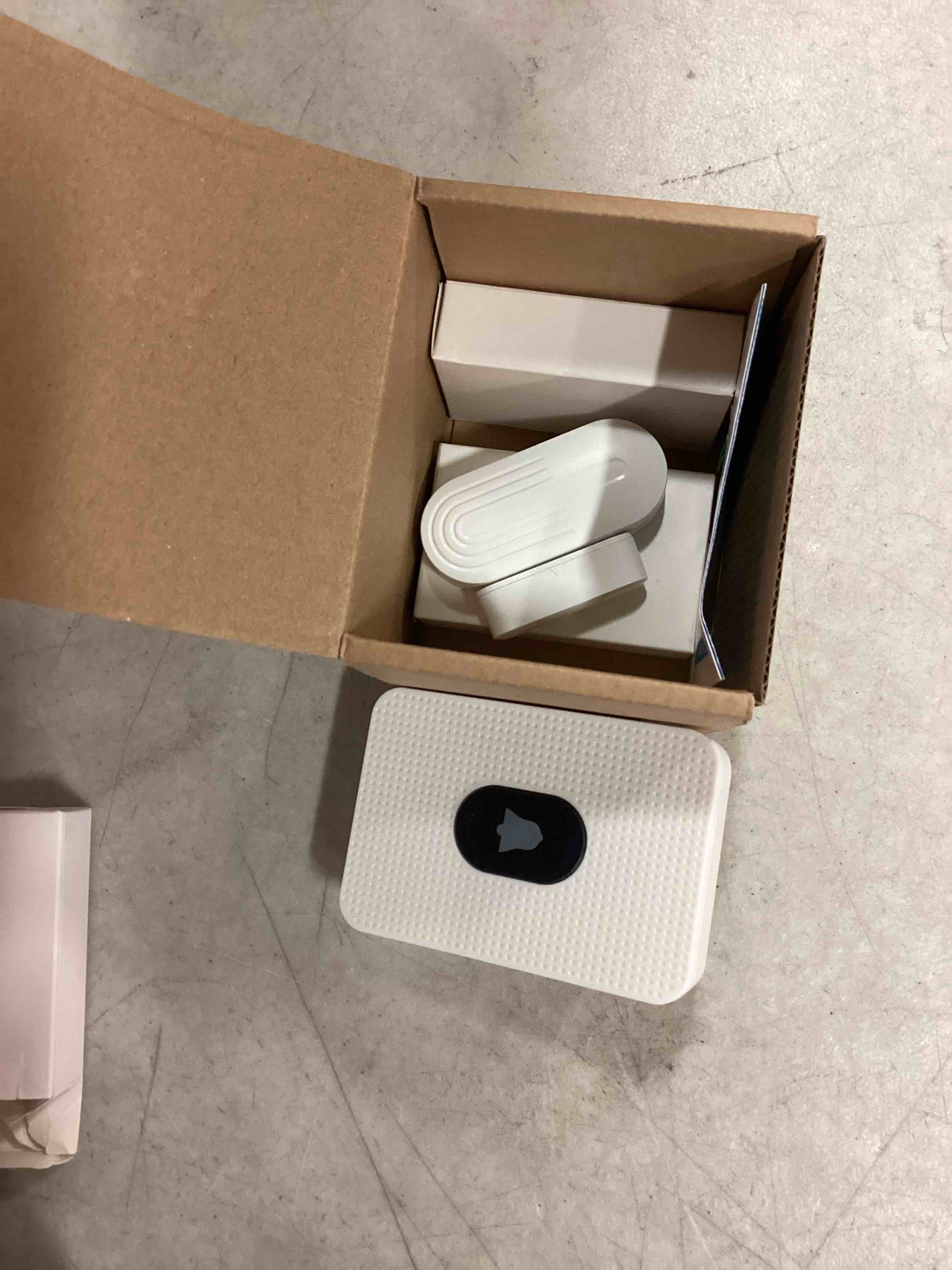 https://s3.amazonaws.com/lotting-images-prod/bidfta/YEL6638962_1722259016418.jpeg