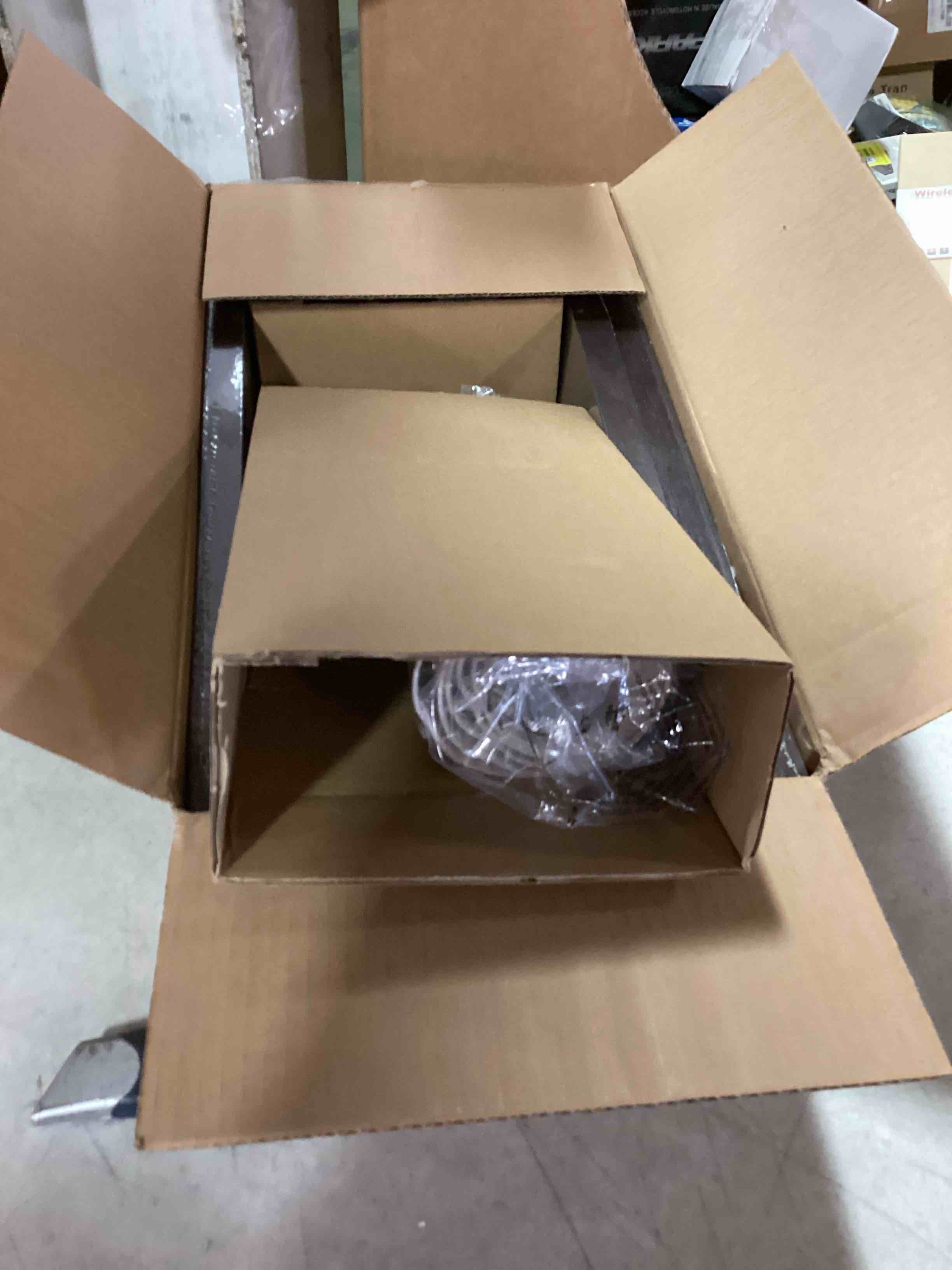 https://s3.amazonaws.com/lotting-images-prod/bidfta/YEL6639386_1722351741675.jpeg