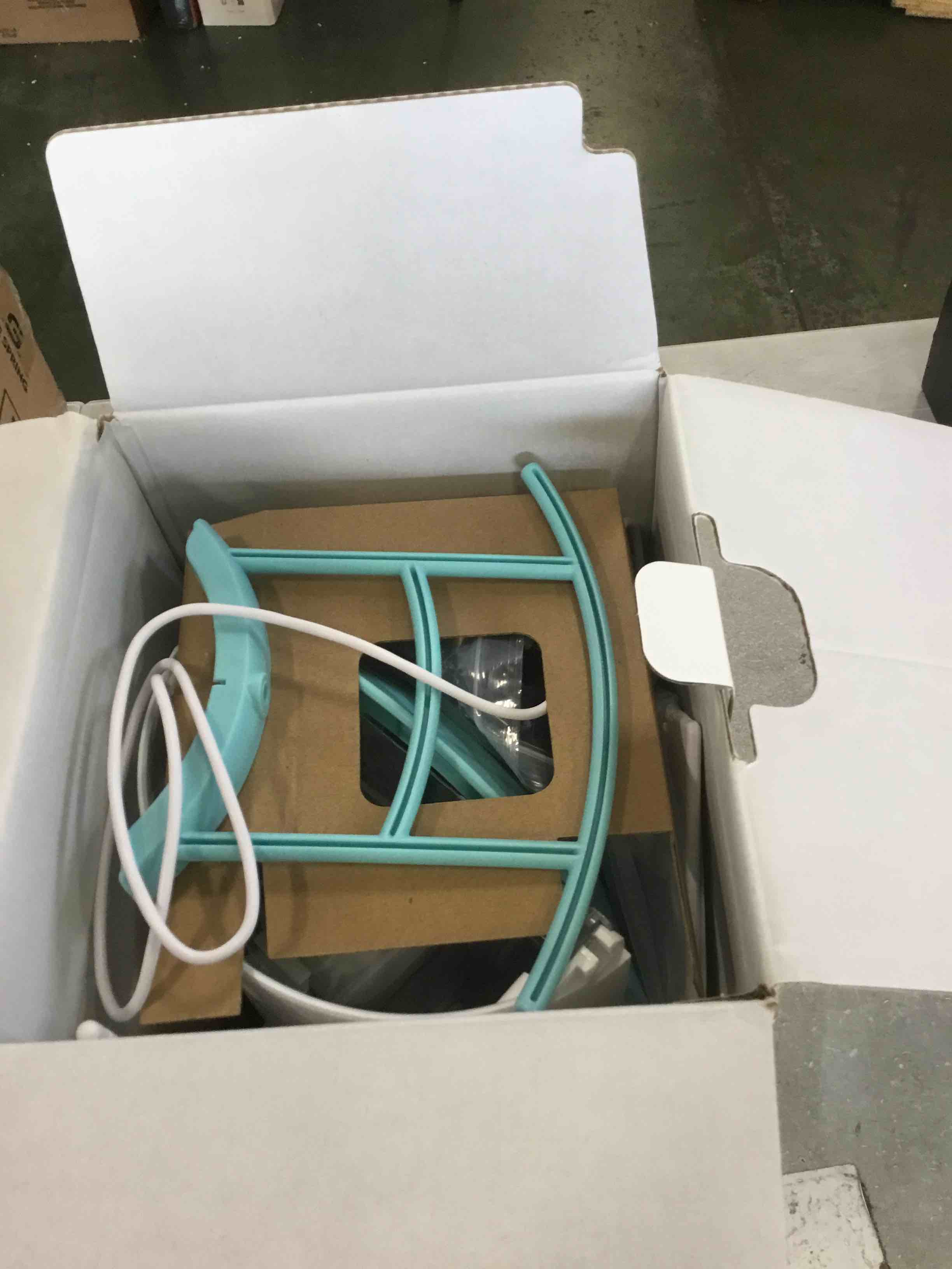 https://s3.amazonaws.com/lotting-images-prod/bidfta/YEL6641926_1722429677978.jpeg