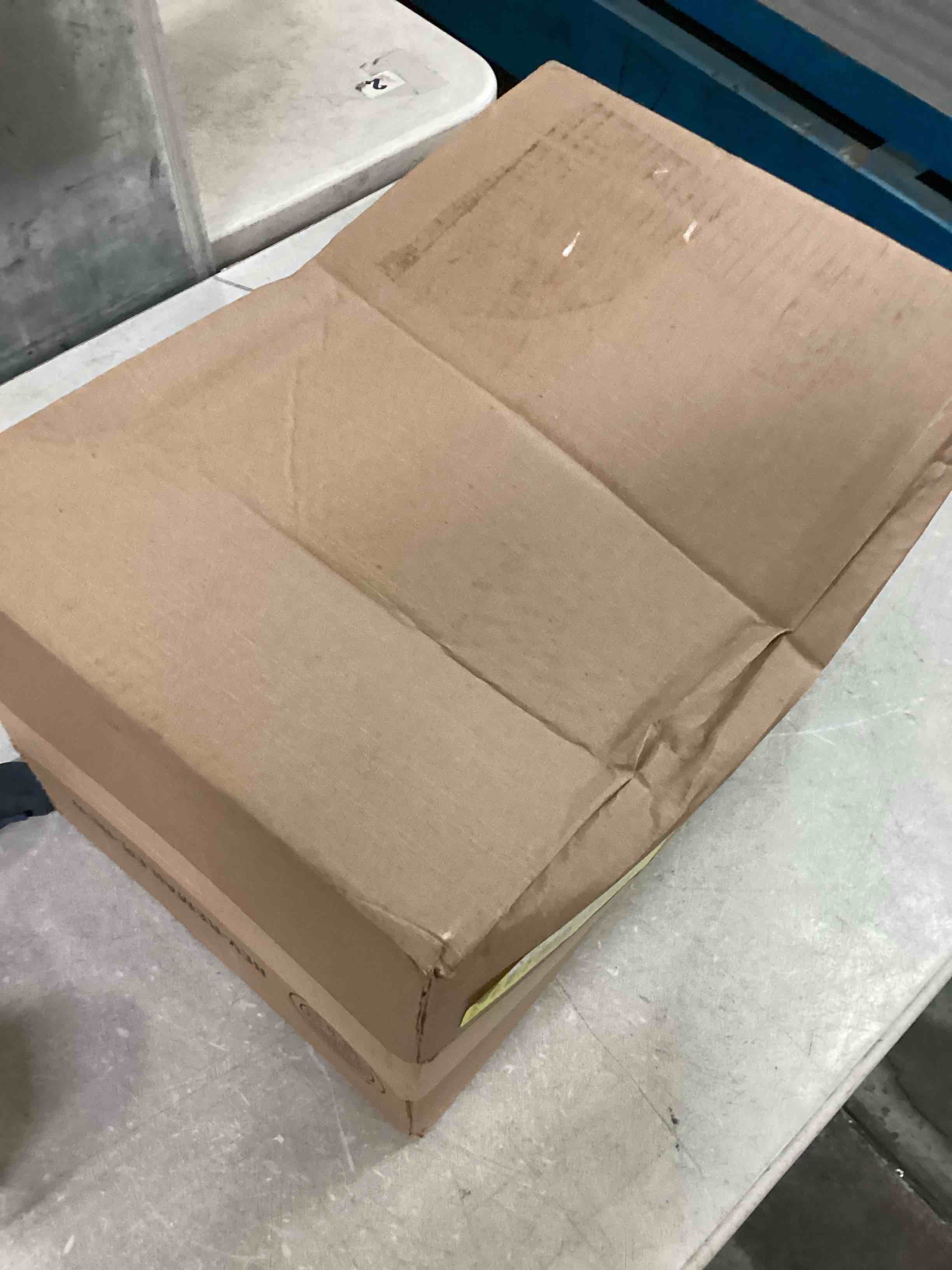 https://s3.amazonaws.com/lotting-images-prod/bidfta/YEL6649602_1721307922795.jpeg